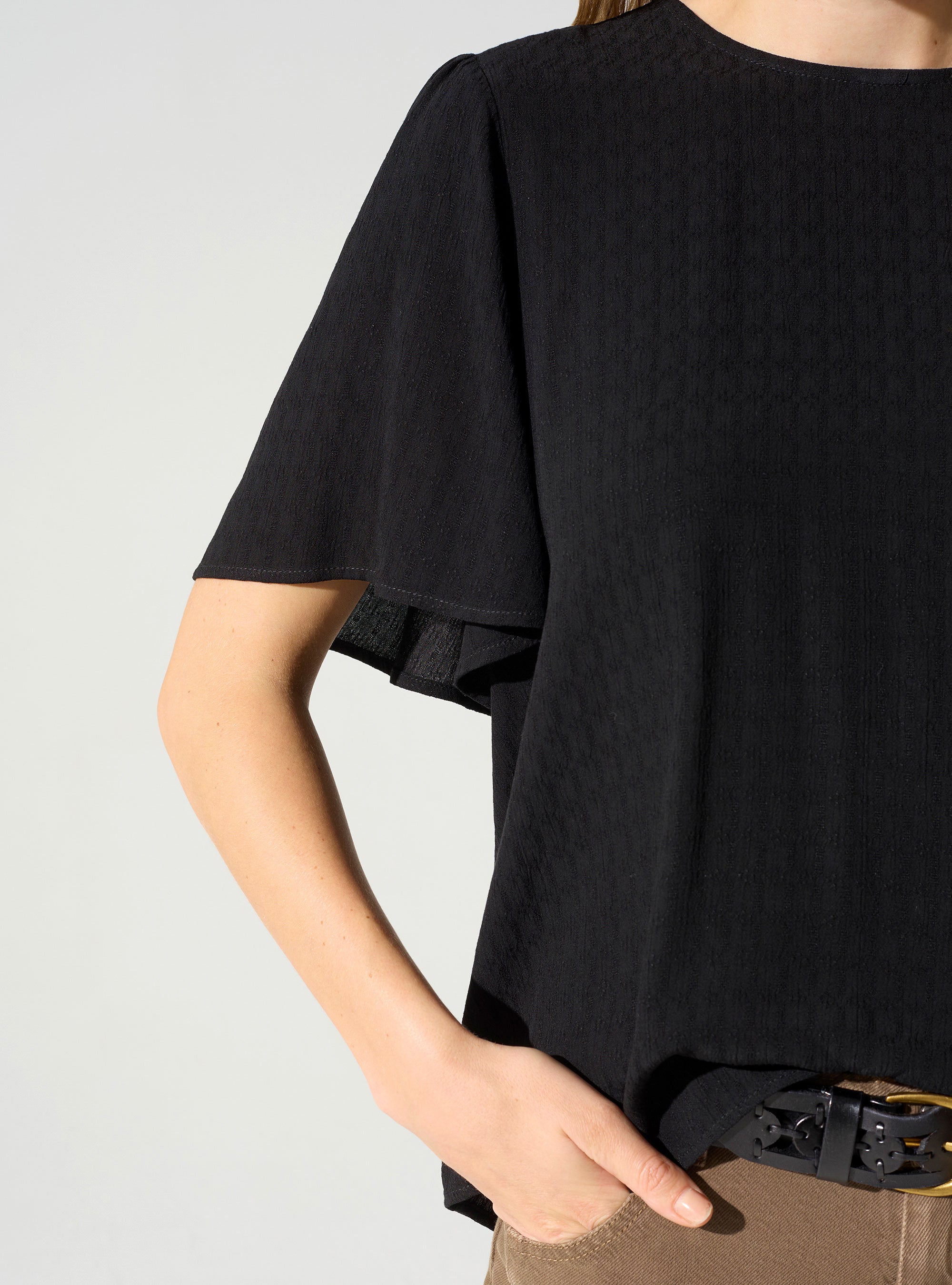 Straight blouse with flared sleeves