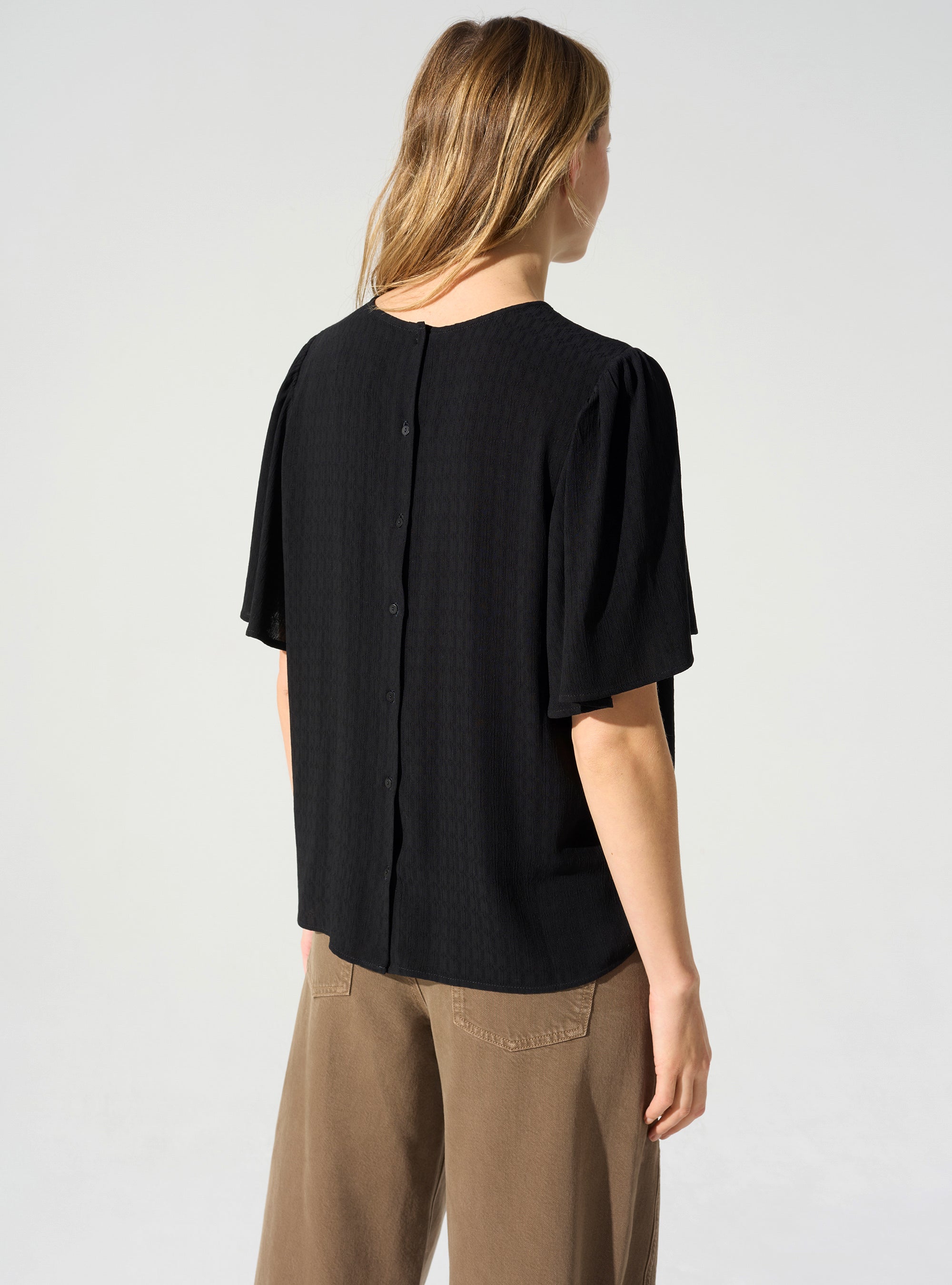 Straight blouse with flared sleeves