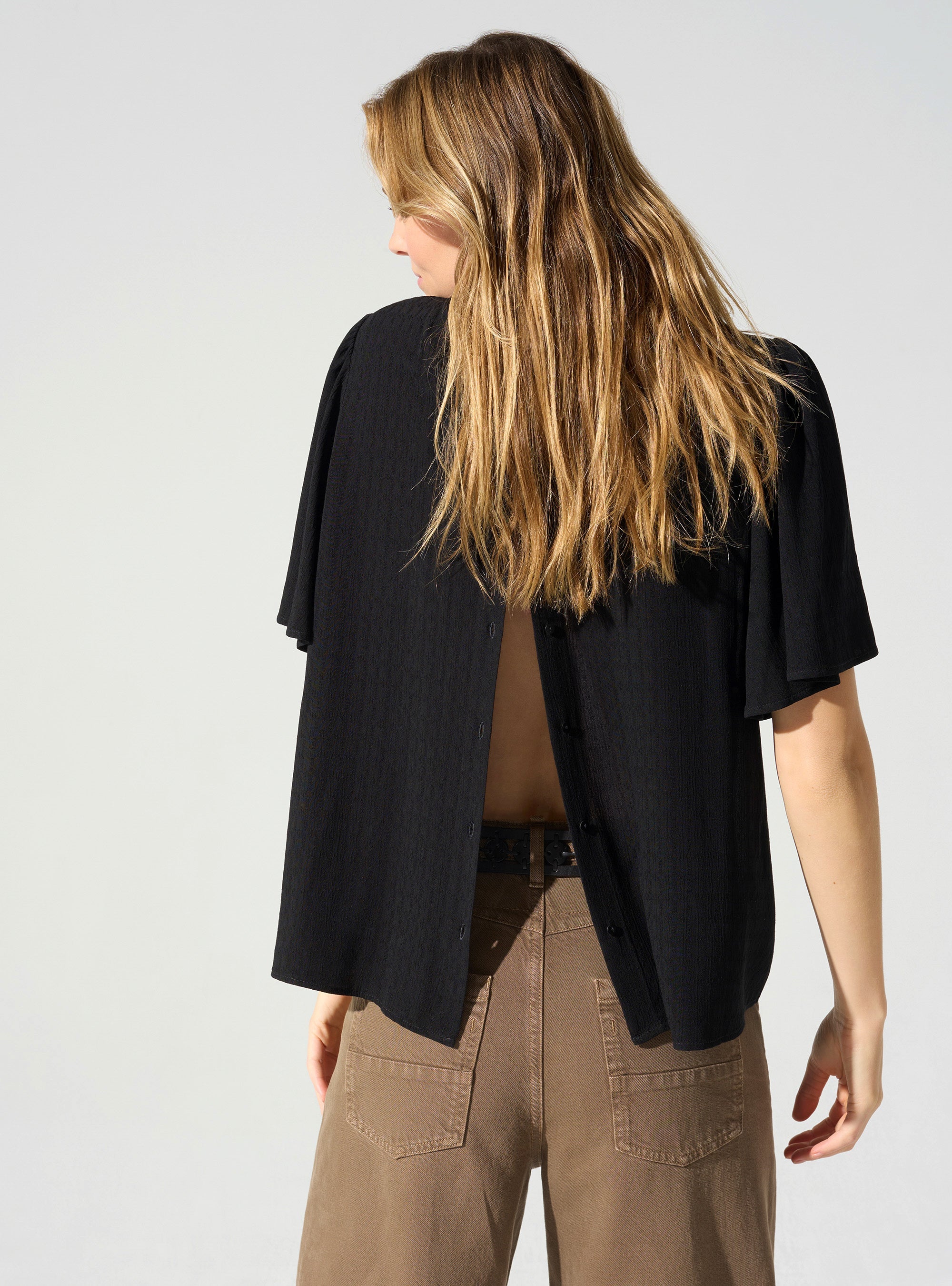 Straight blouse with flared sleeves