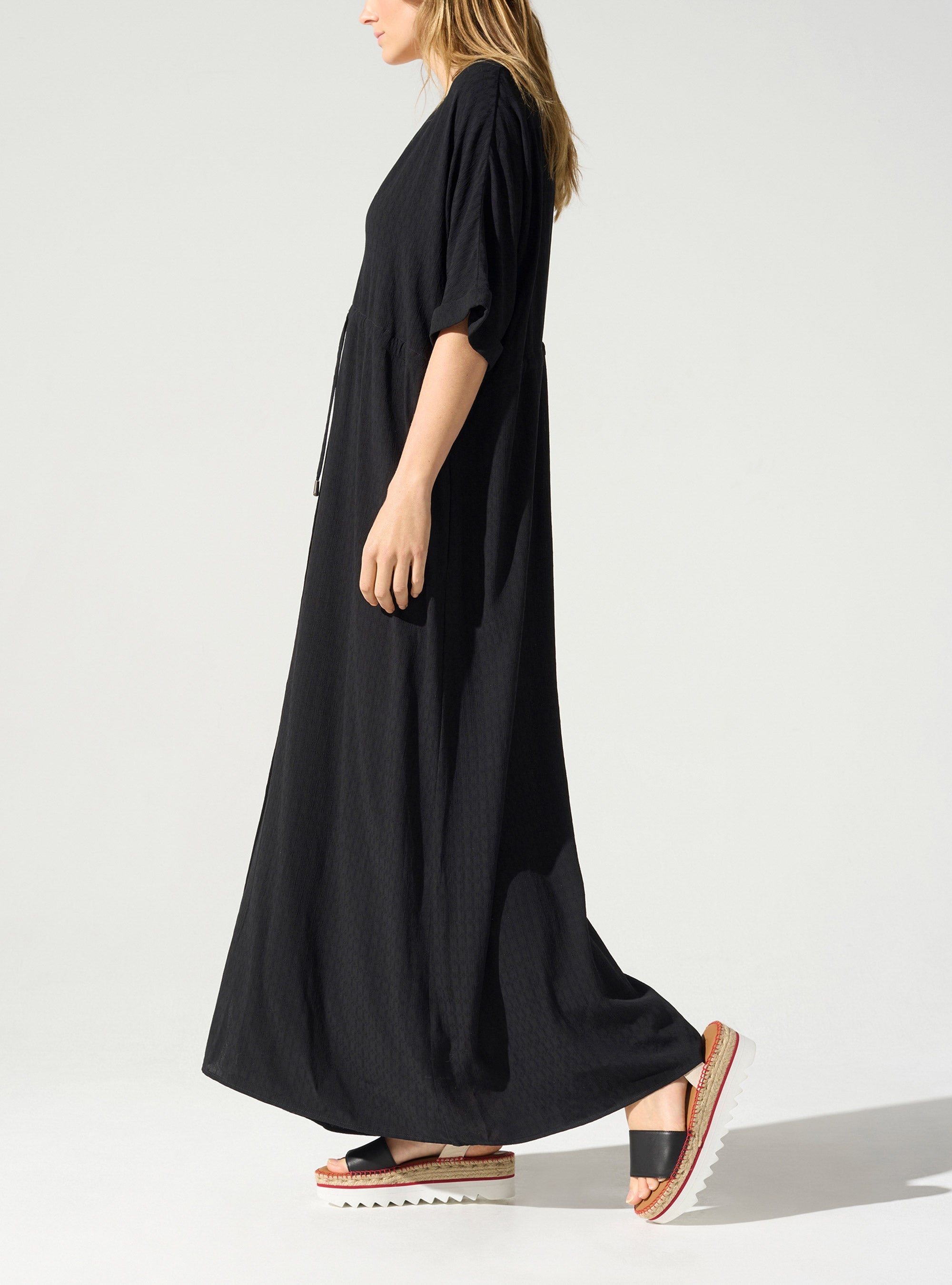 Robe longue et ample acoté