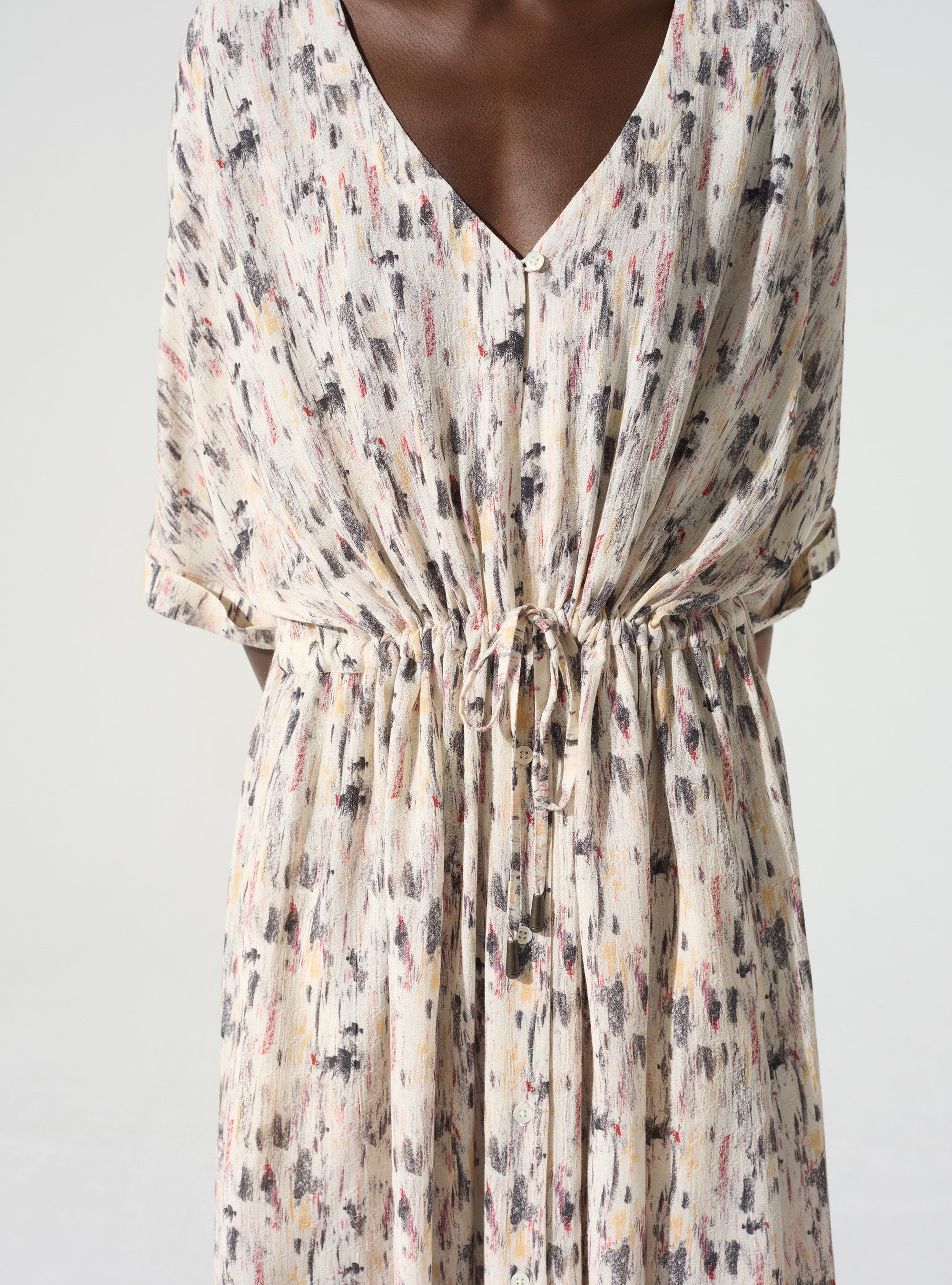Robe courte encolure V imprimé « En relief » acoté