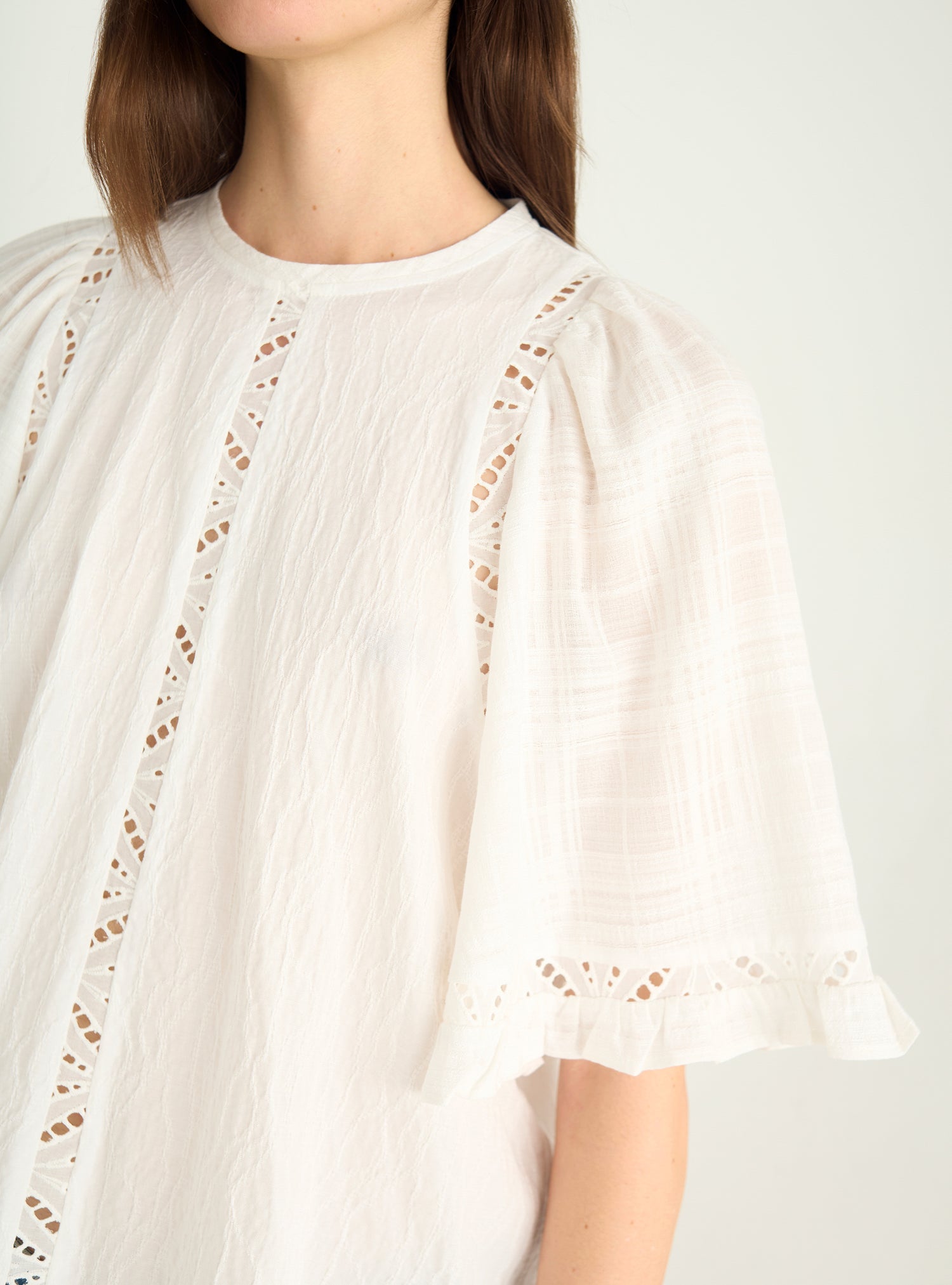 Loose-fitting openwork cotton blouse