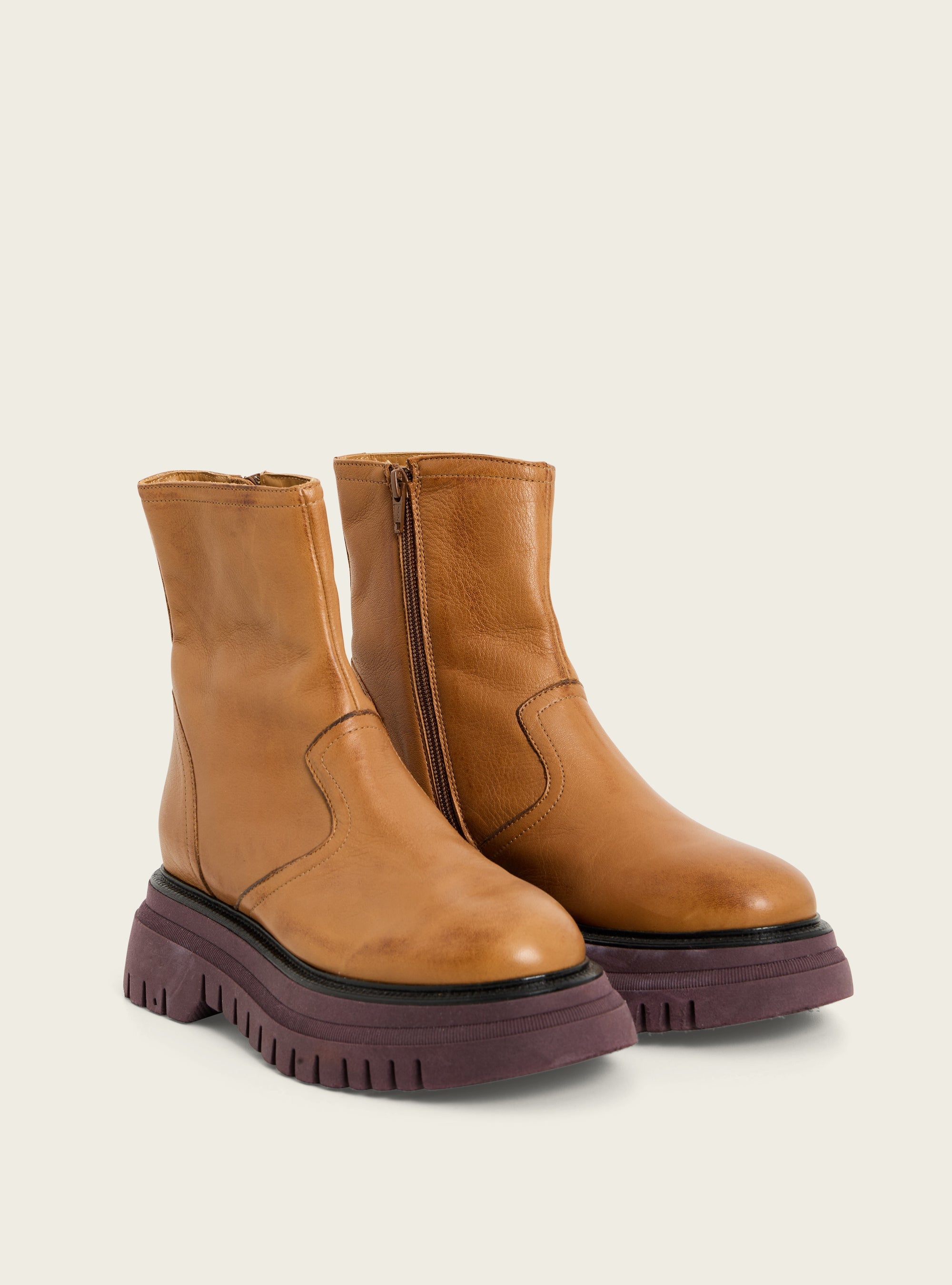 Bottines en cuir tan acoté