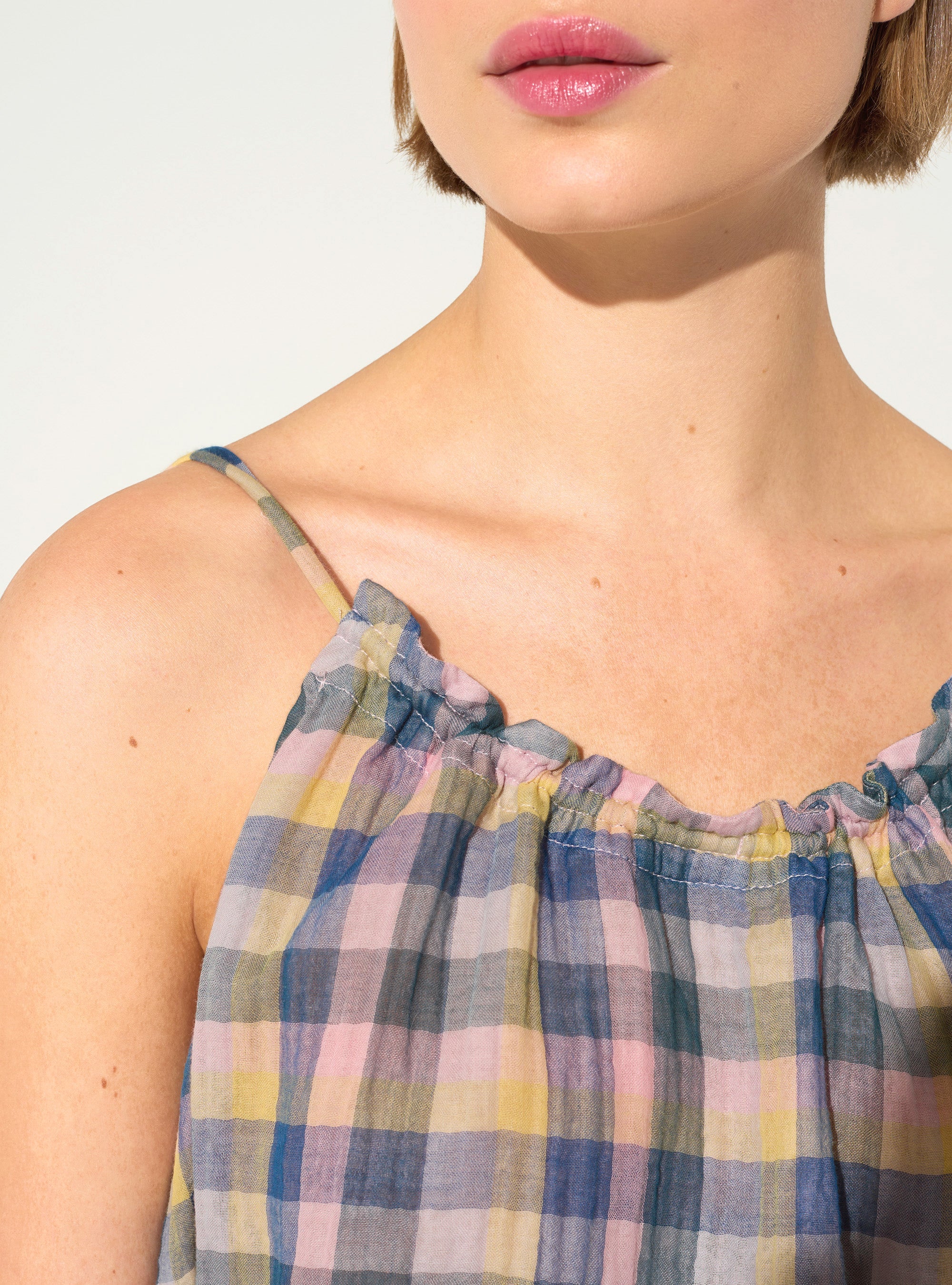 Loose-fitting blue cotton tank top