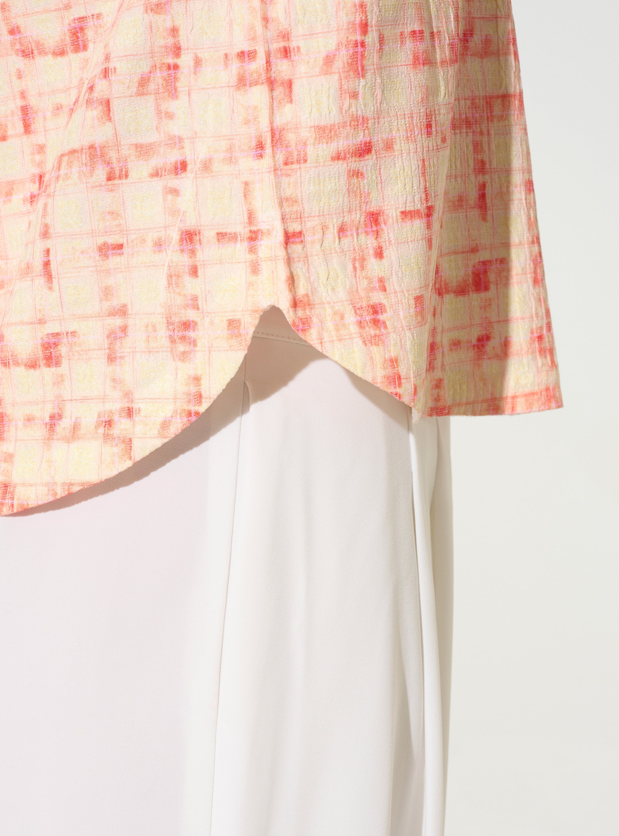 straight pleated blouse with orange print