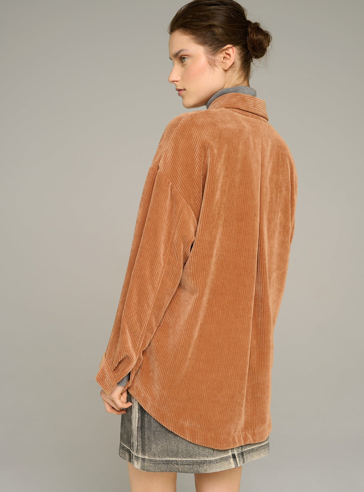 Cotélac acoté chemise oversize manches longues en velours grosses côtes