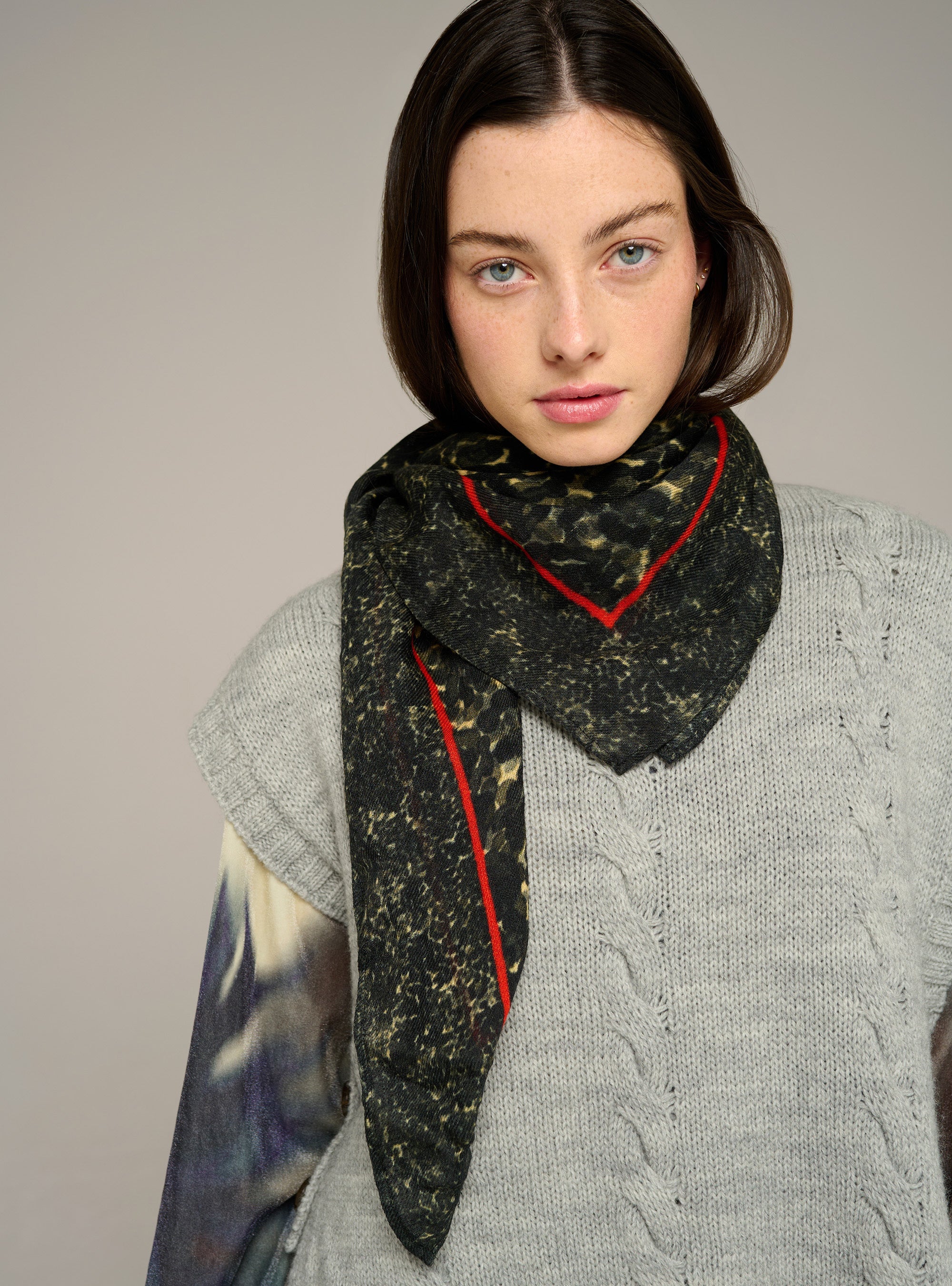 Cotélac acoté foulard grand format en laine imprimé