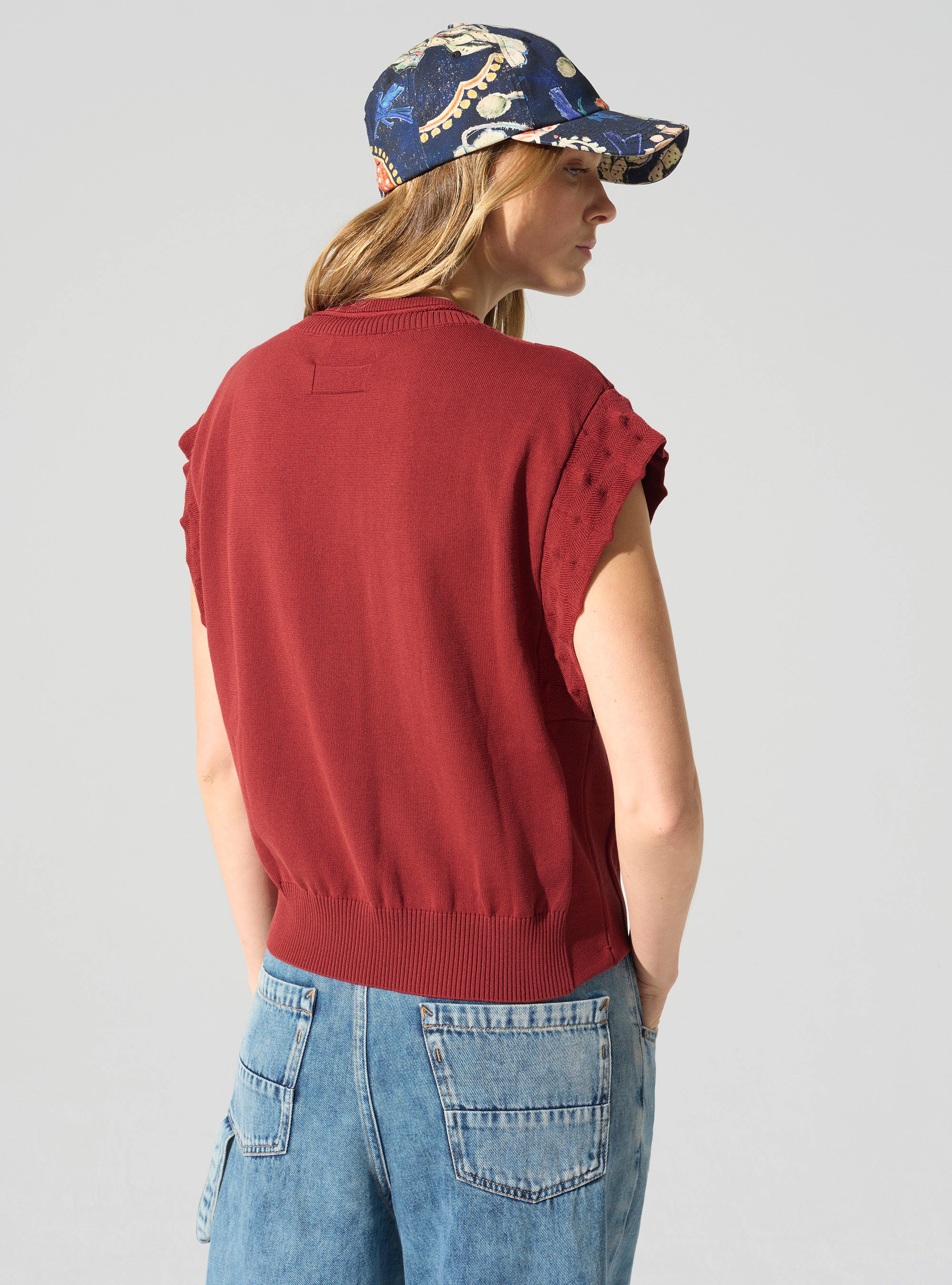 Short sleeve sweater