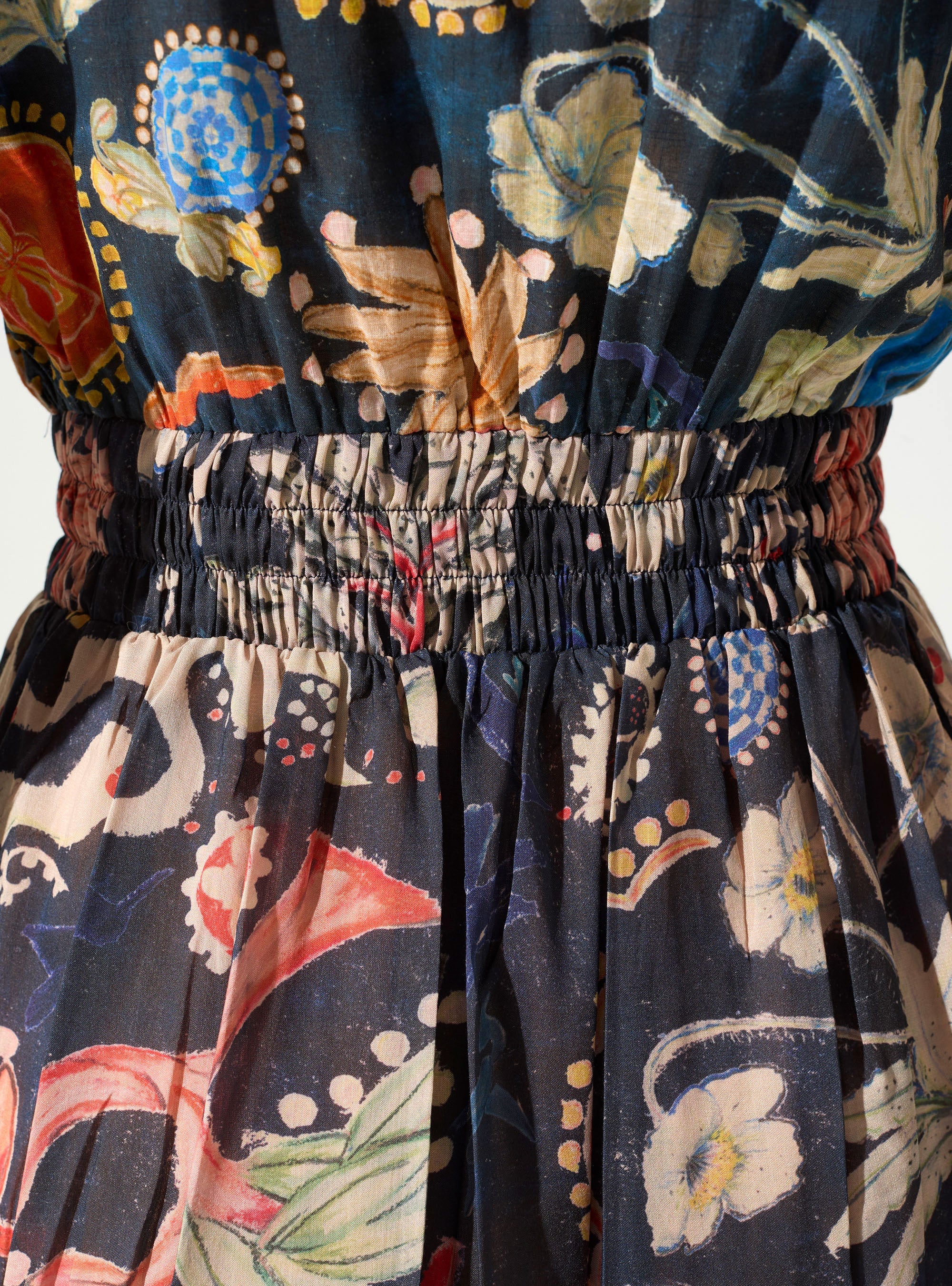 Robe longue smockée à la taille