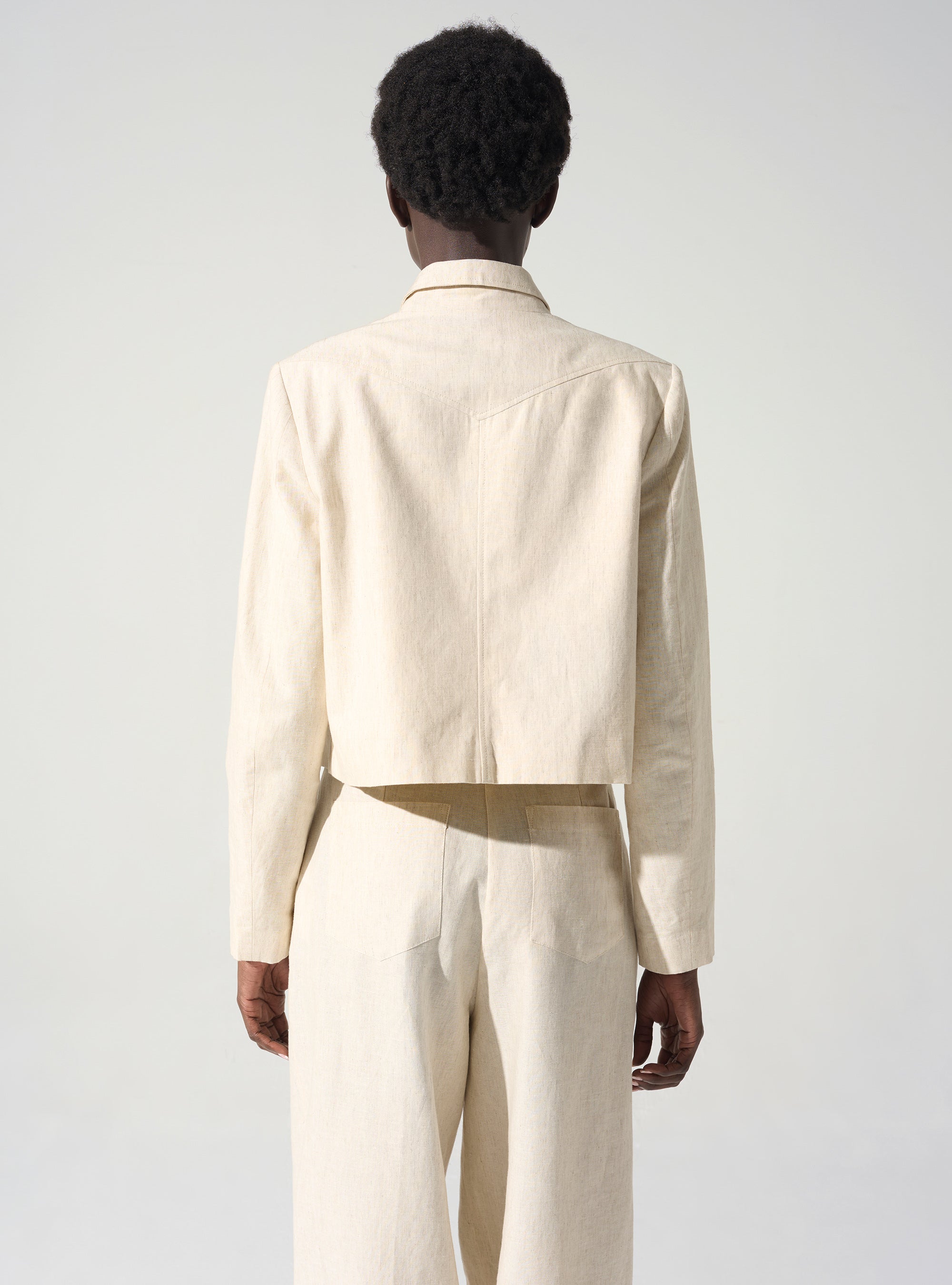 Short button-down jacket