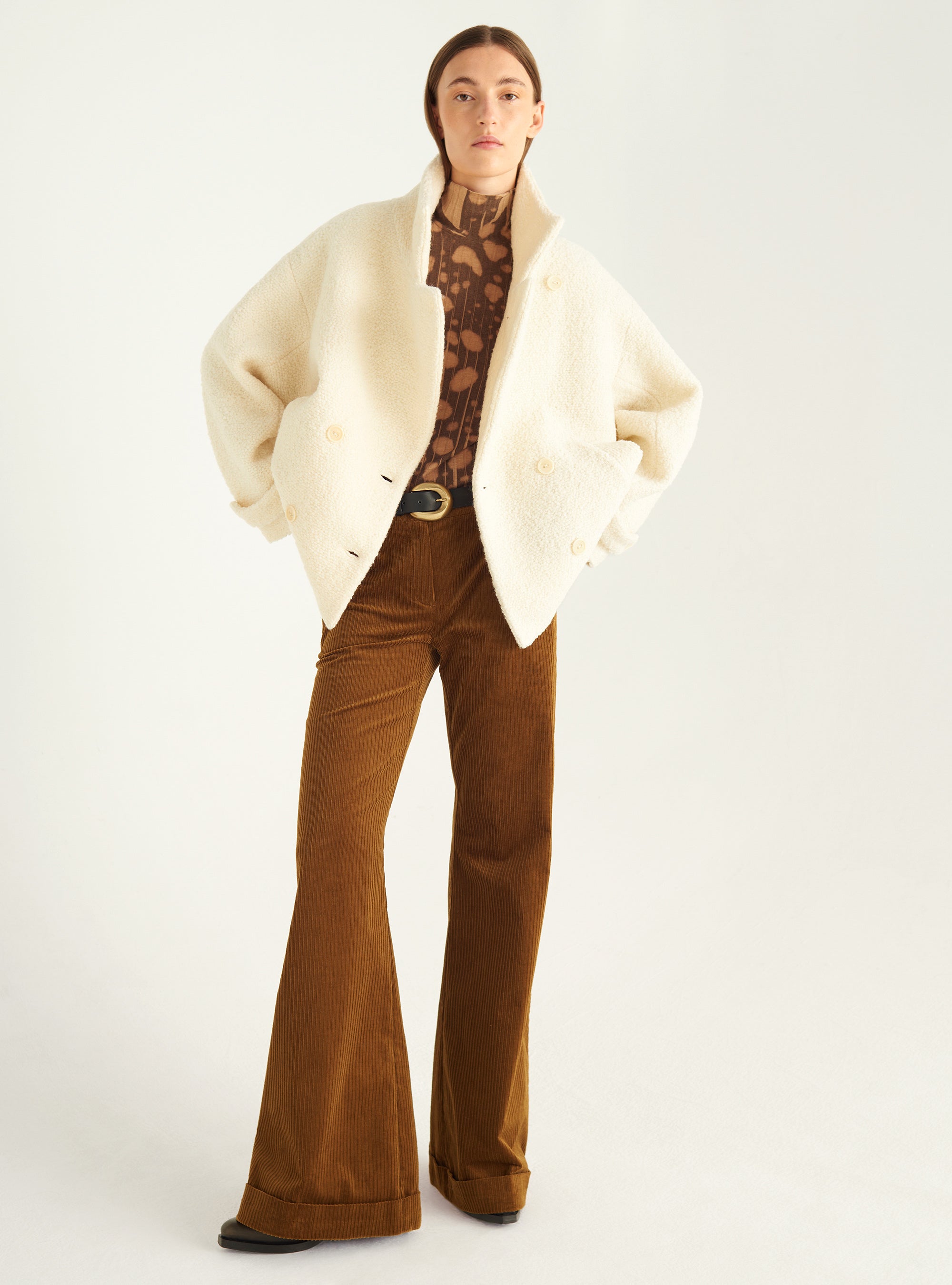 Manteau court en laine bouclée