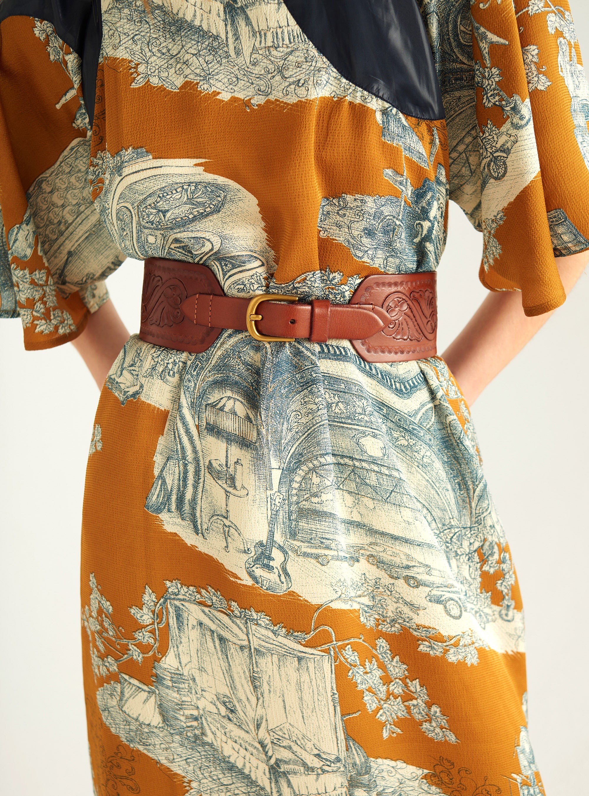 Ceinture en cuir de buffle gravée Cotelac