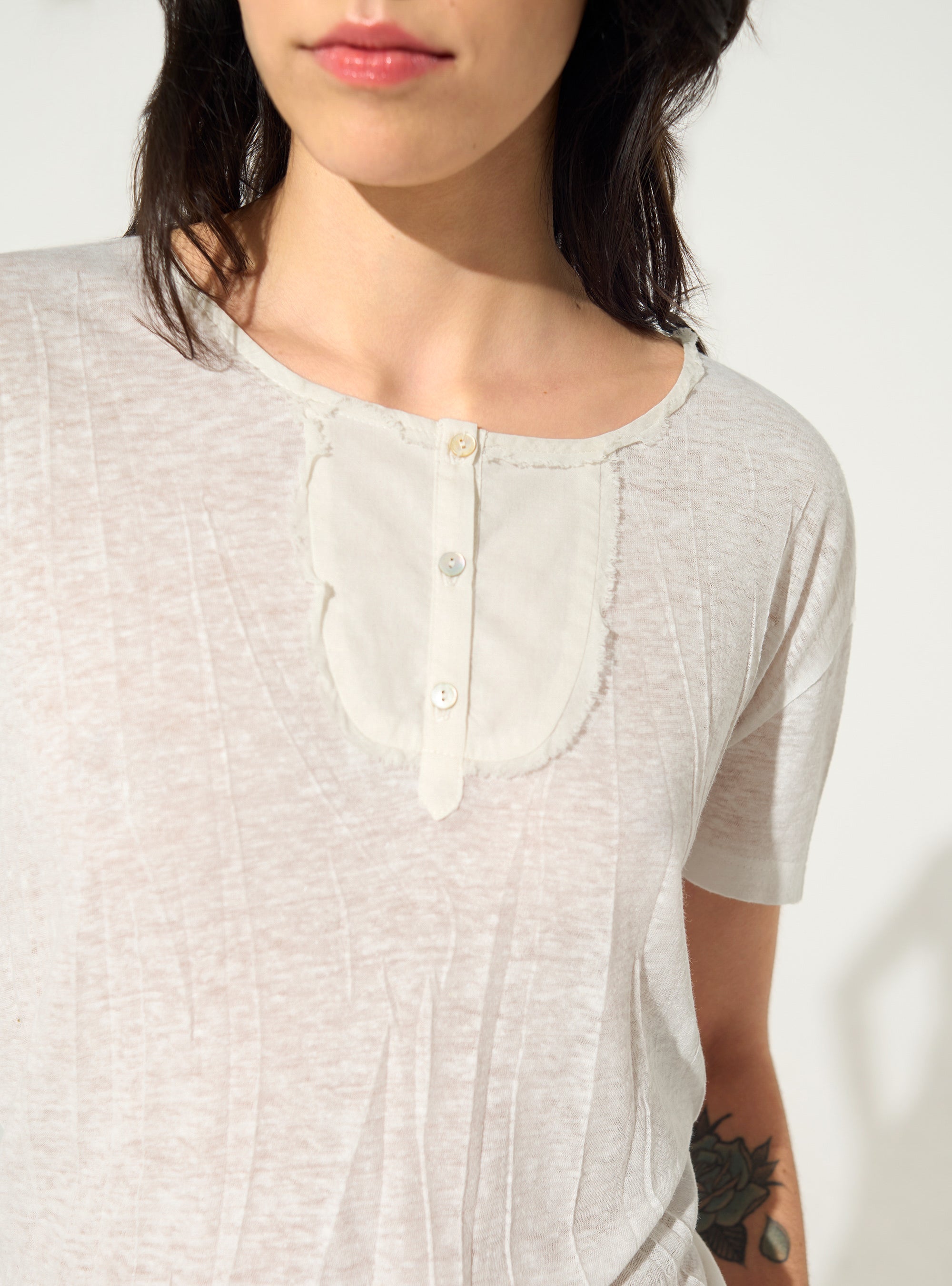 White pleated straight-cut T-shirt