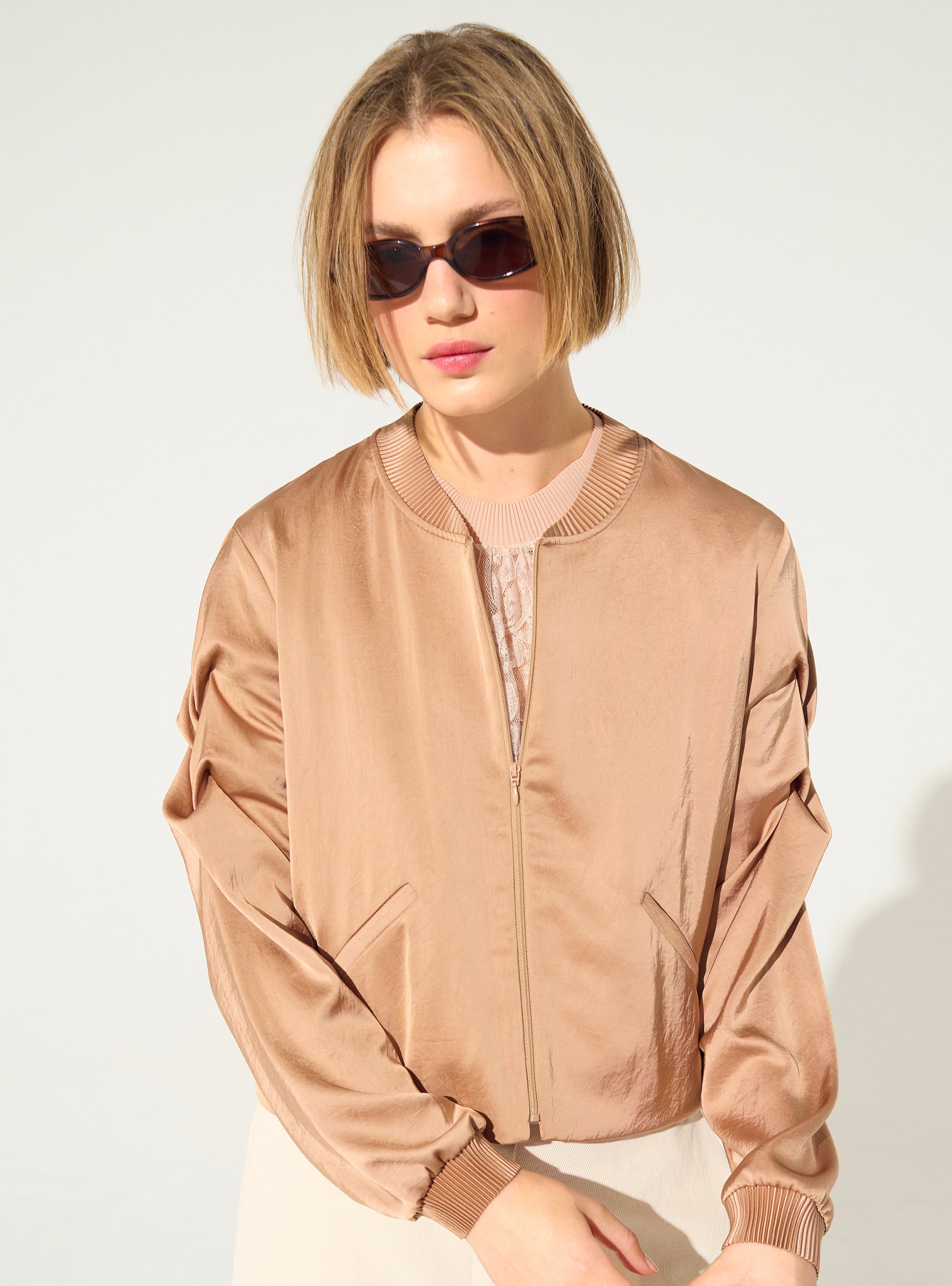 Blouson droit plissé rose