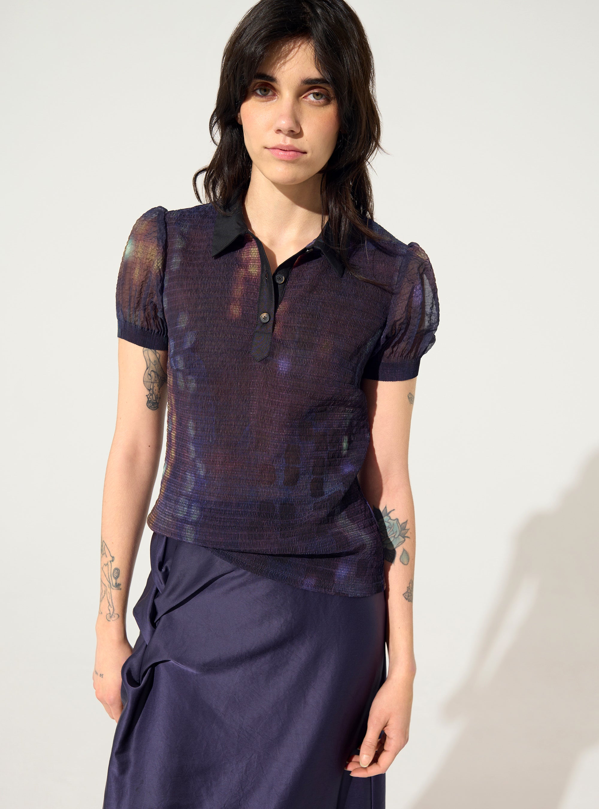 Polo ajusté plissé imprimé maison violet