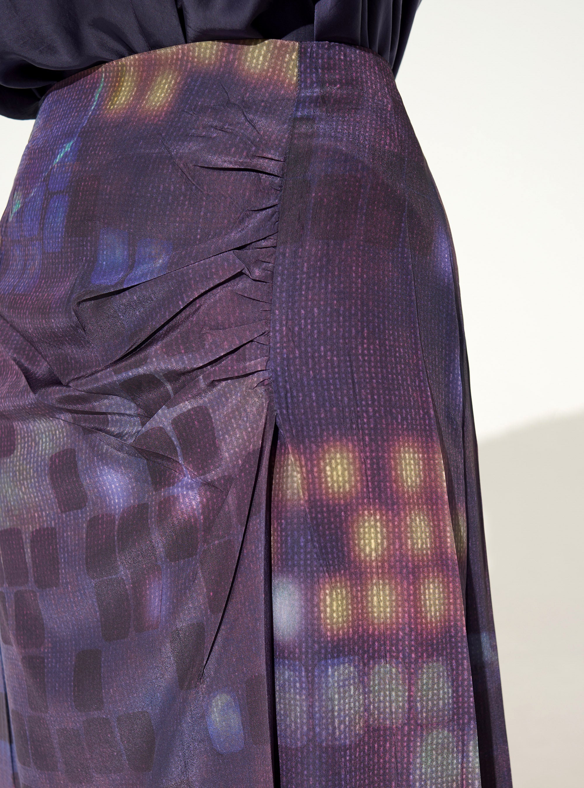 Jupe midi plissée imprimé maison violette