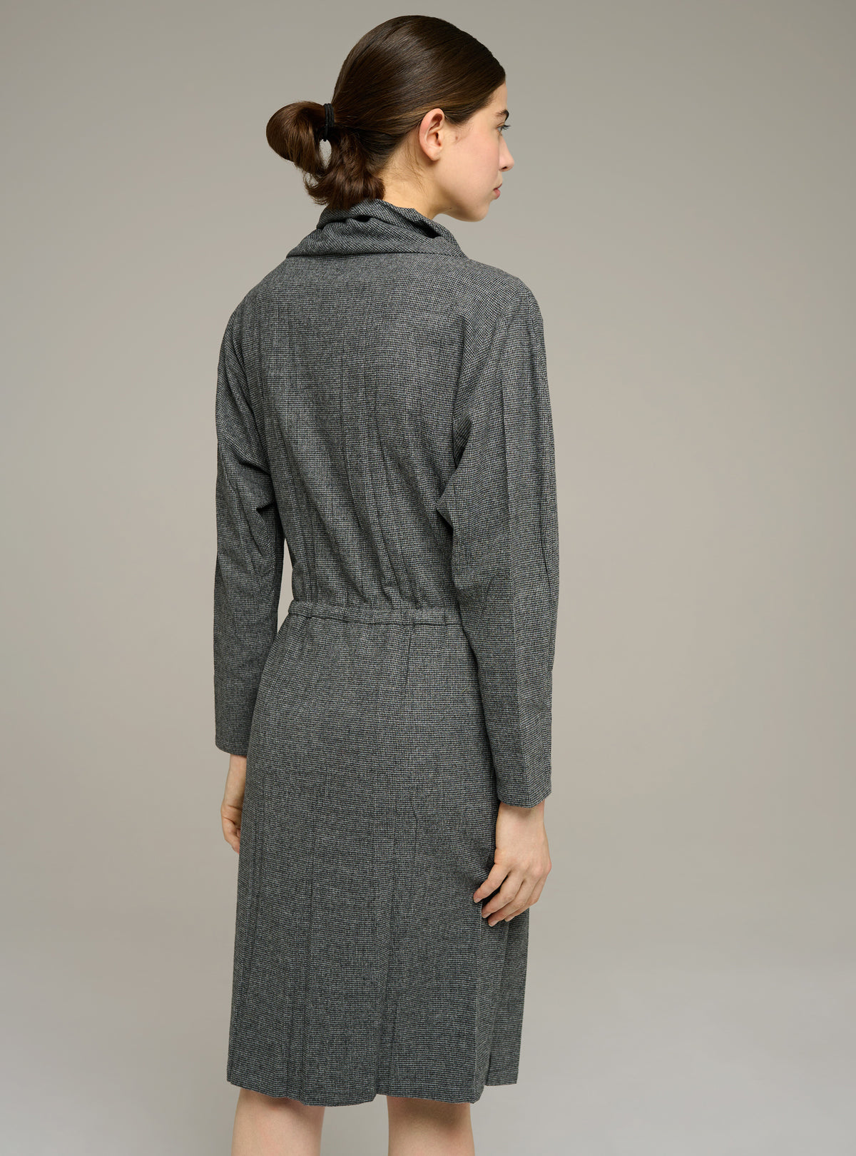 Robe cintrée midi manches longues
