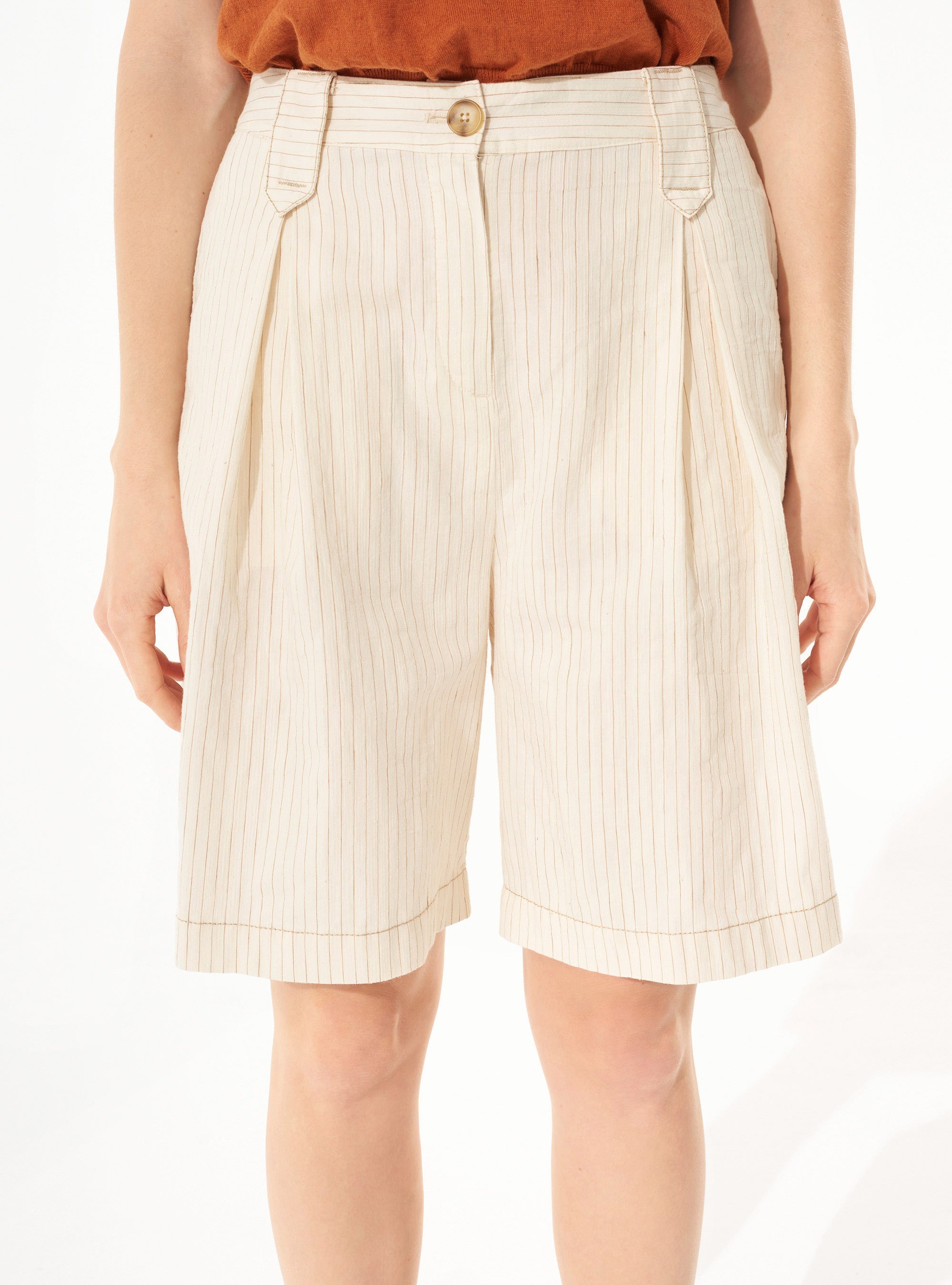 Short acoté