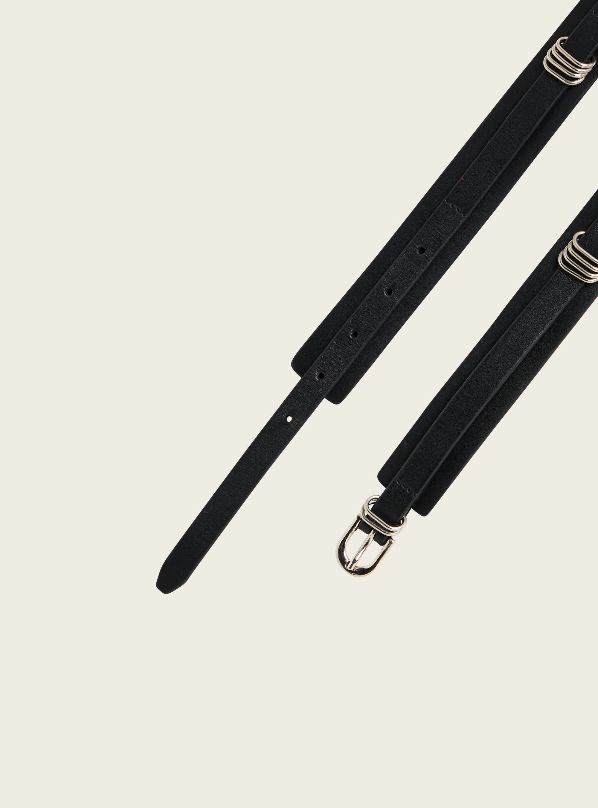 Ceinture en cuir à œillets argentés