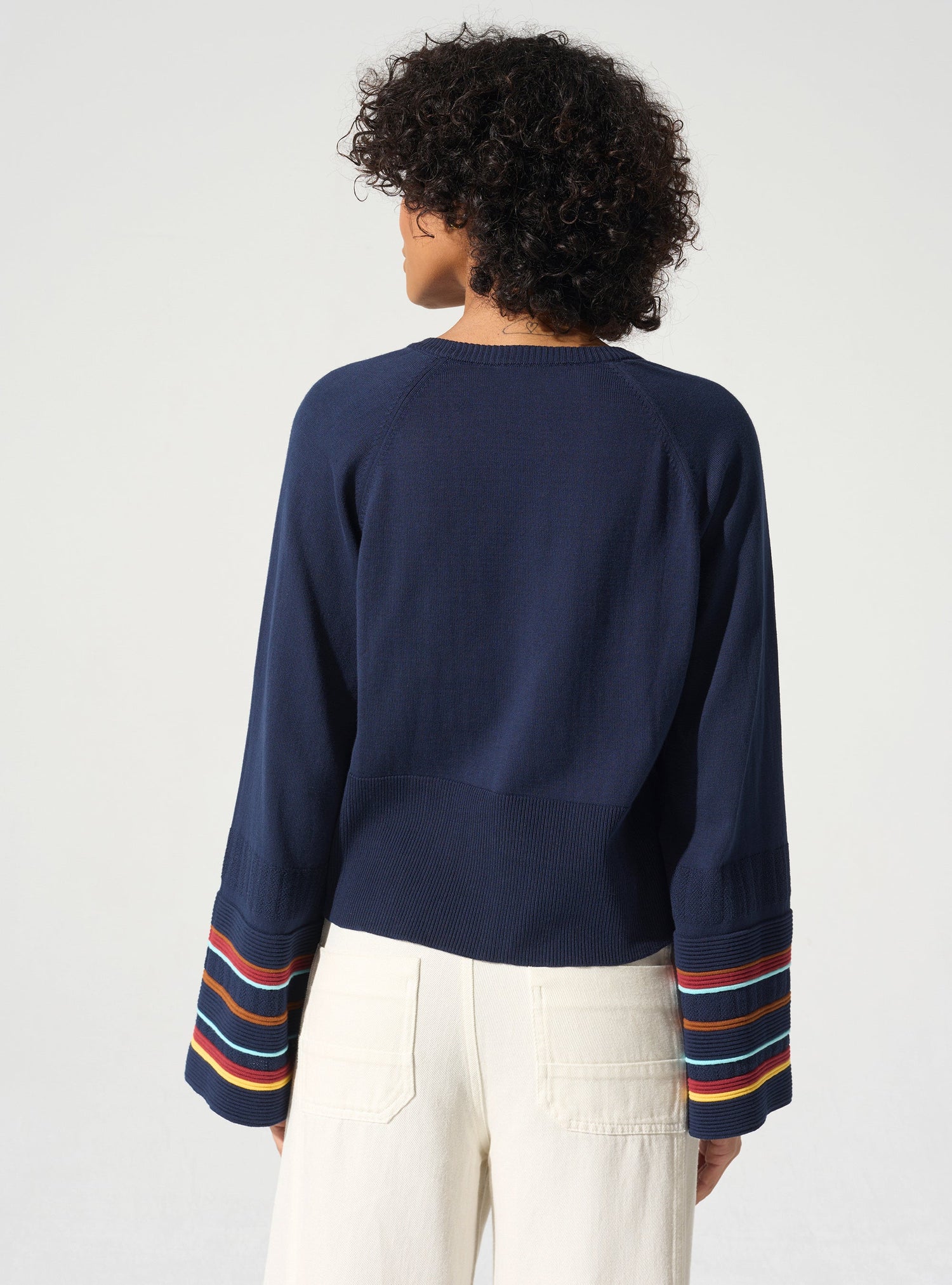 Pull court acoté 