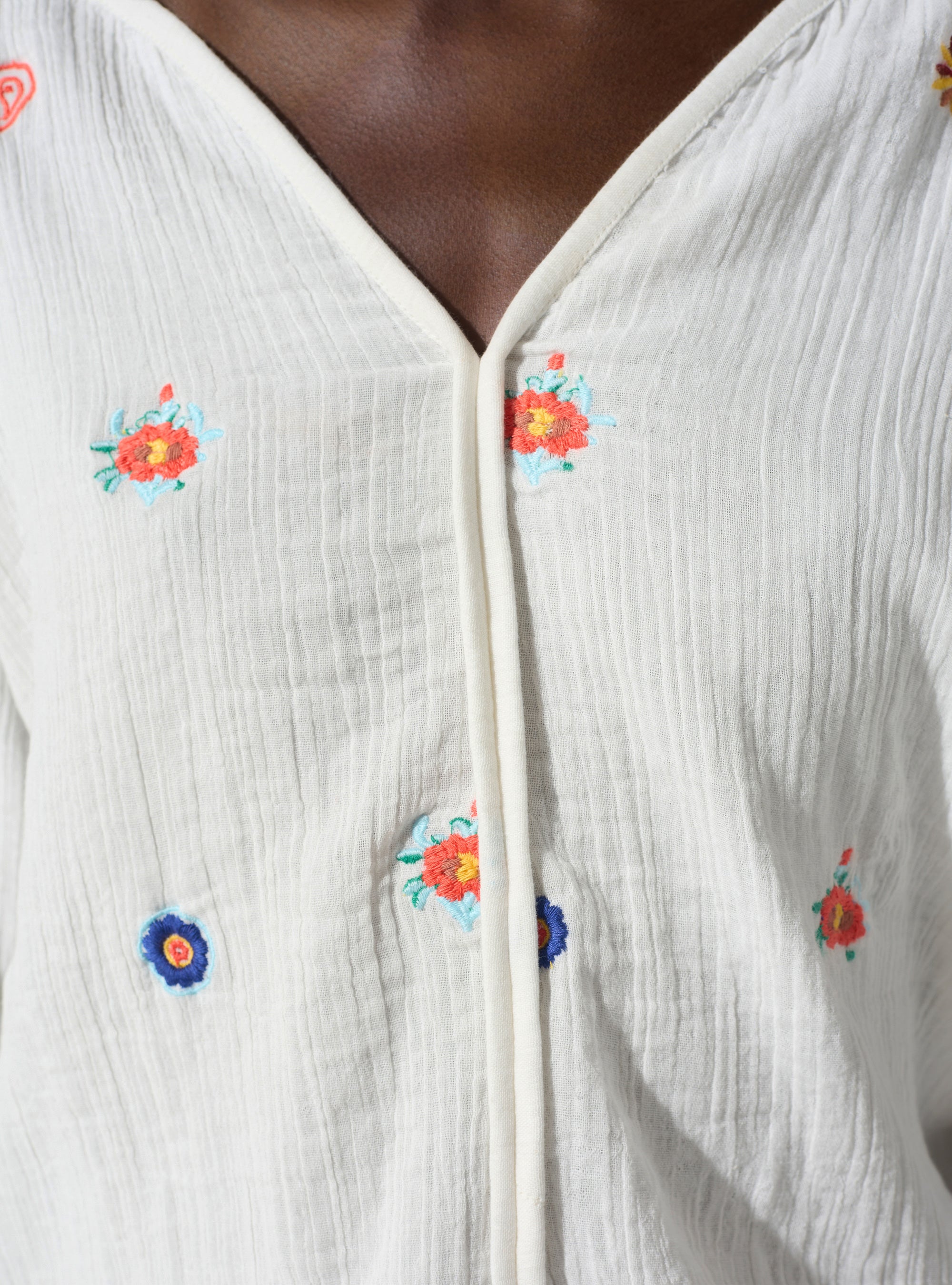 Blouse brodée