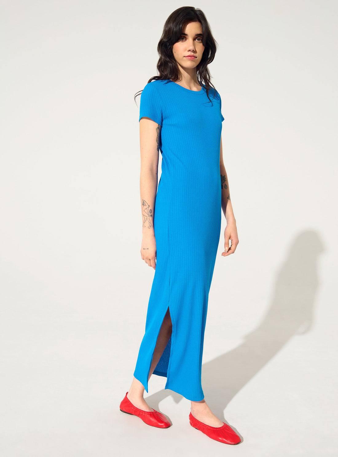 Robe ajustée plissée en coton bleu