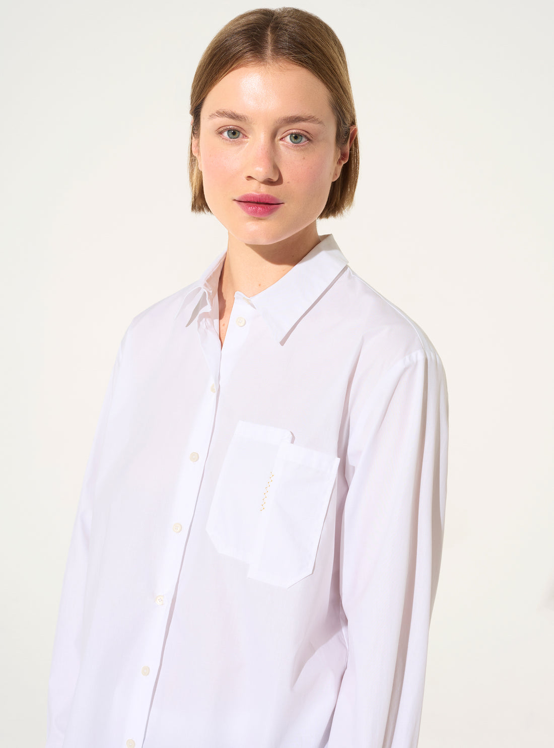 White oversized long-sleeved shirt in organic cotton