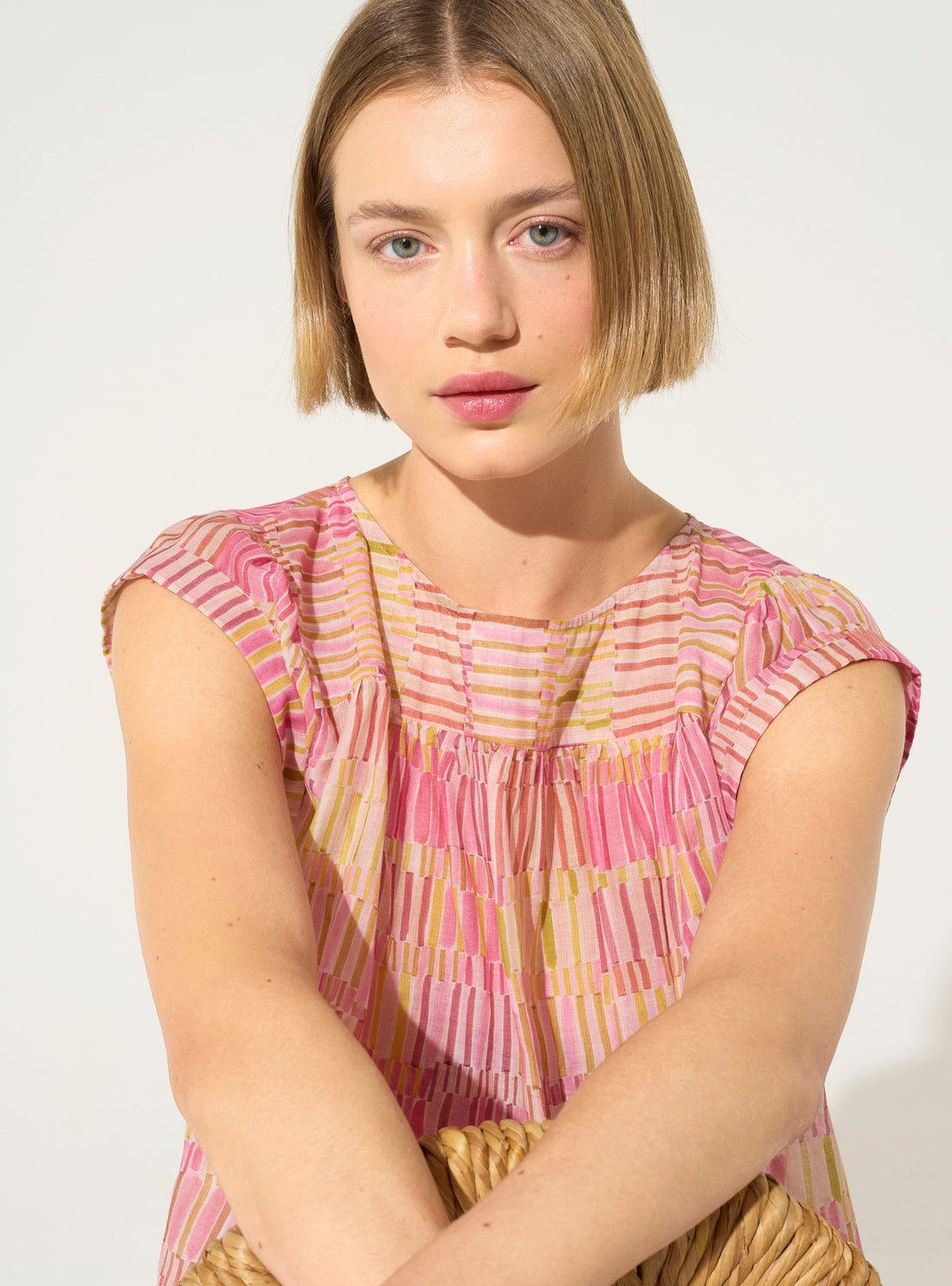 Loose-fitting printed blouse in pink cotton and silk