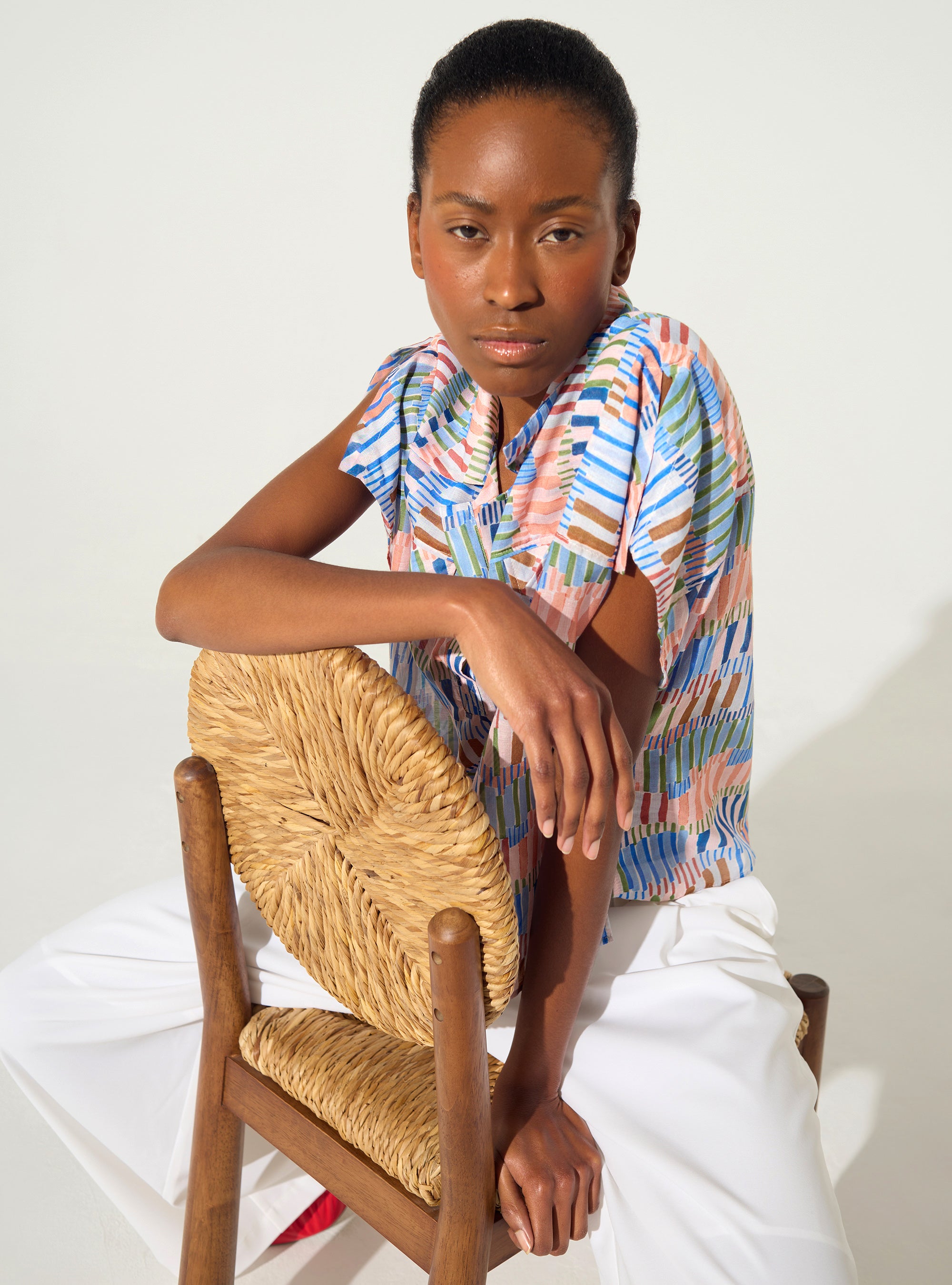 Loose-fitting printed blouse in blue cotton and silk