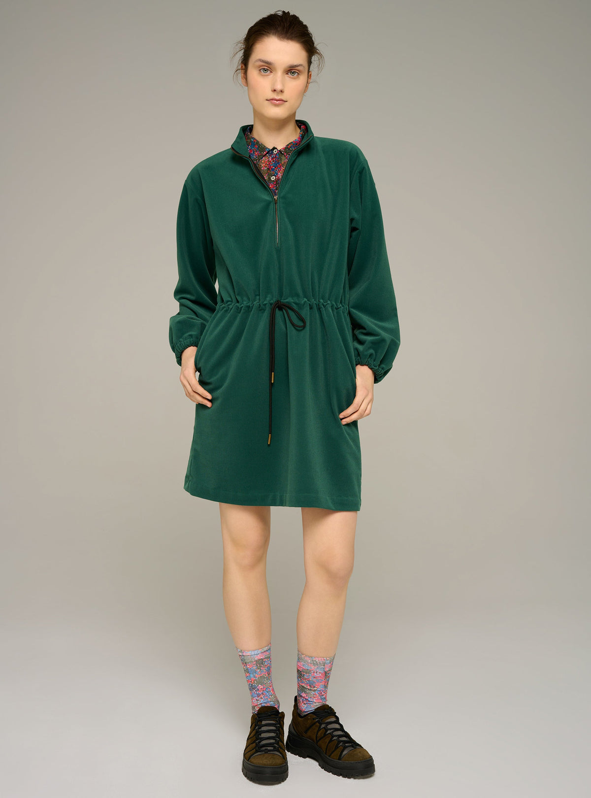 Cotélac acoté robe courte manches longues ceinturée taille