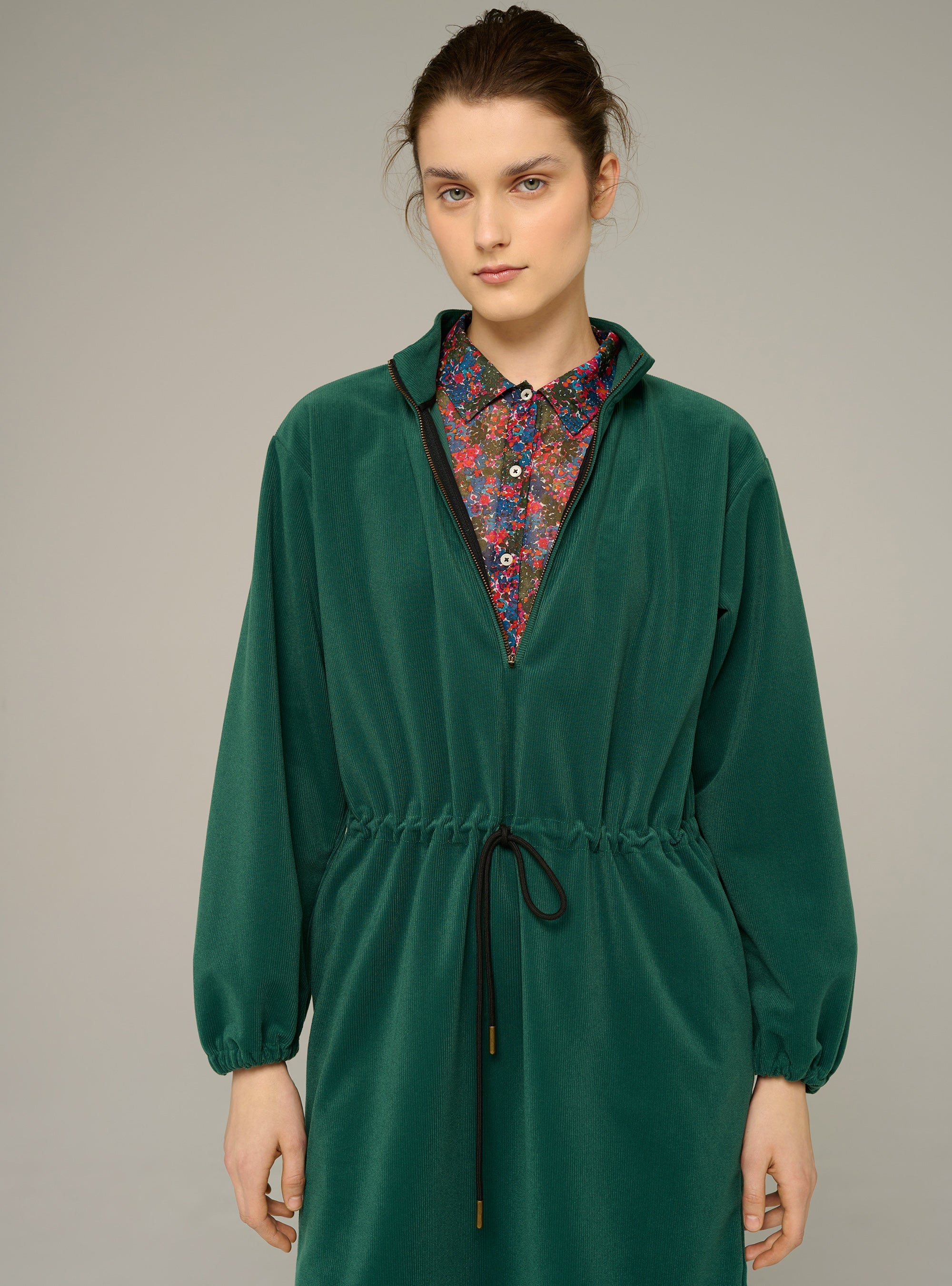 Cotélac acoté robe courte manches longues ceinturée taille