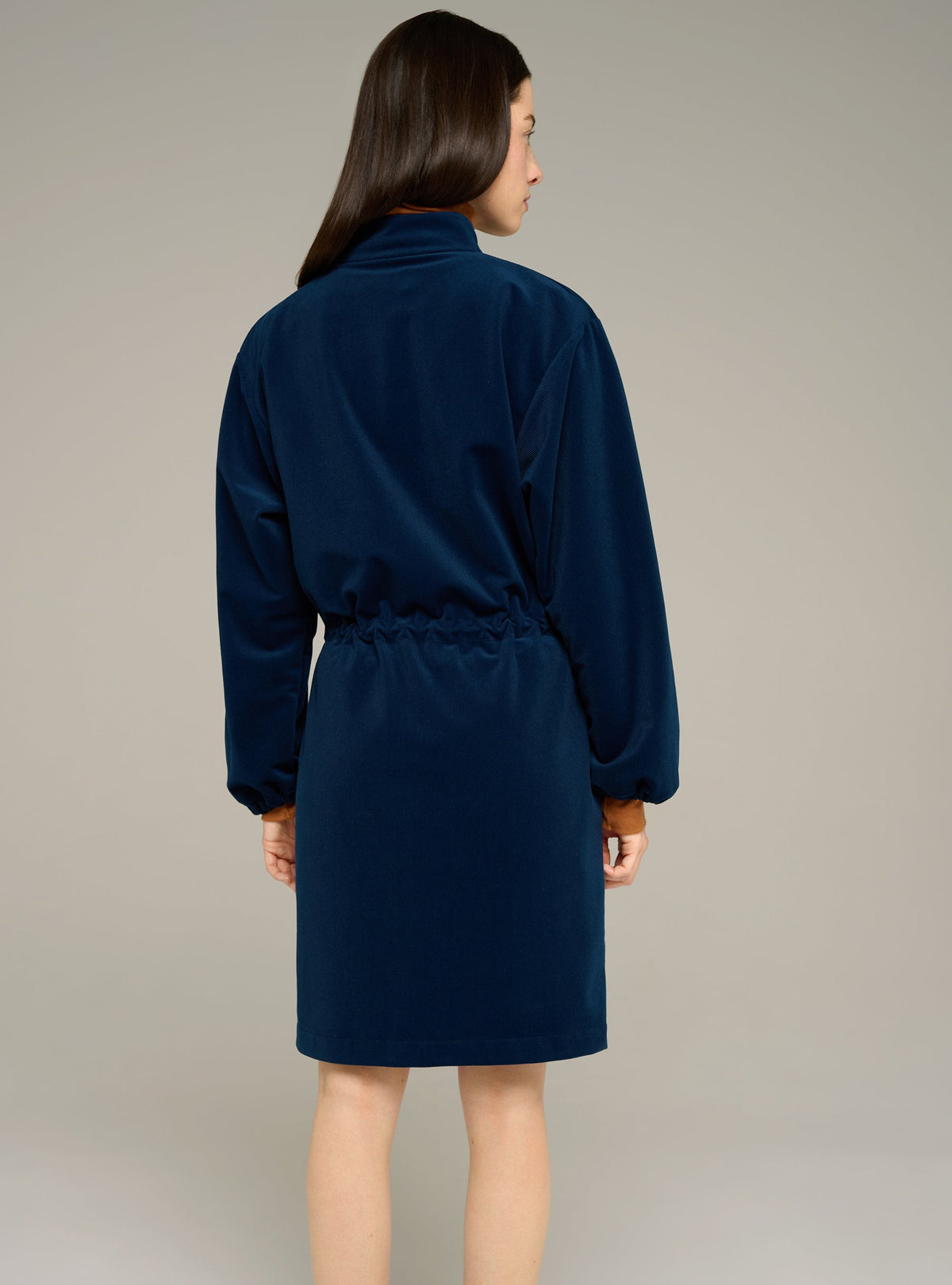 Cotélac acoté robe courte manches longues ceinturée taille
