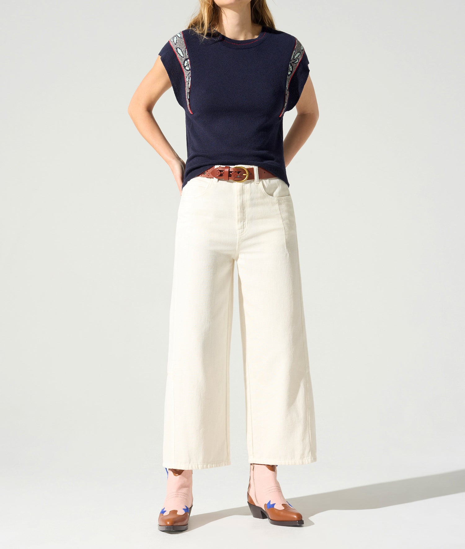 Short sleeve sweater