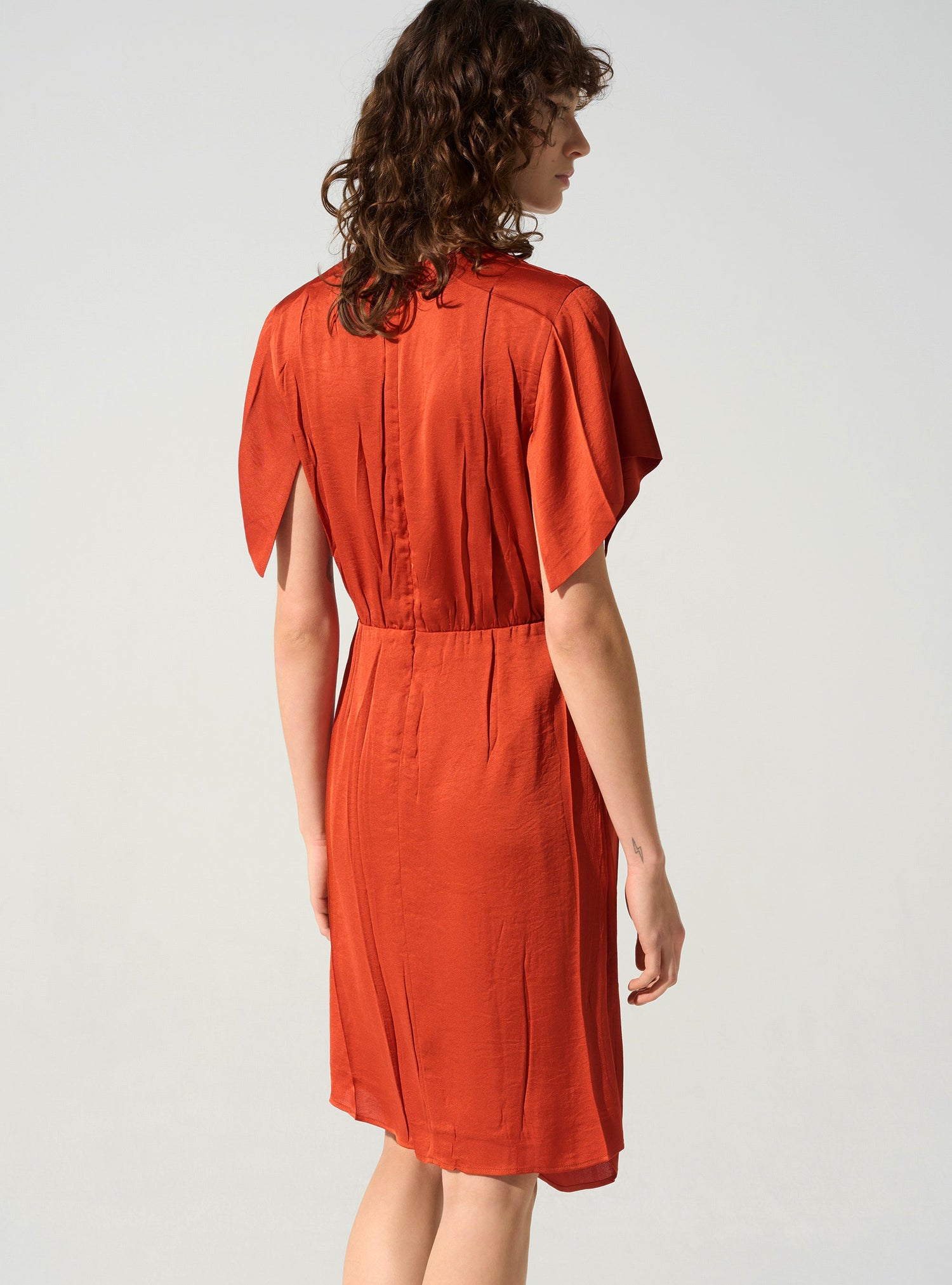 Robe manches fendues