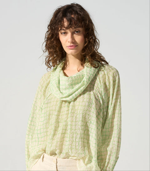 Puffed sleeve blouse