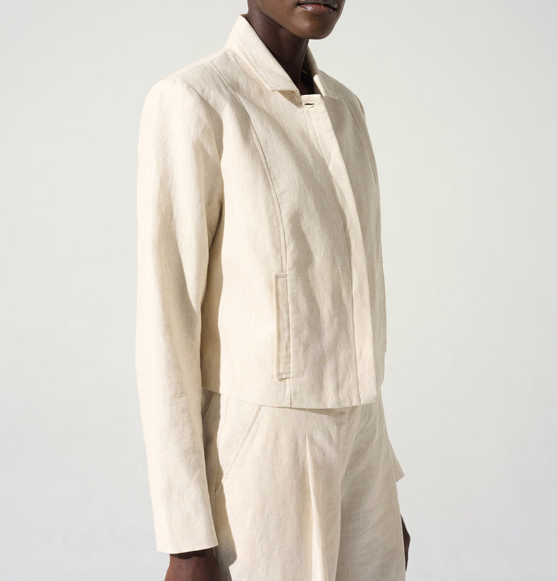 Short button-down jacket