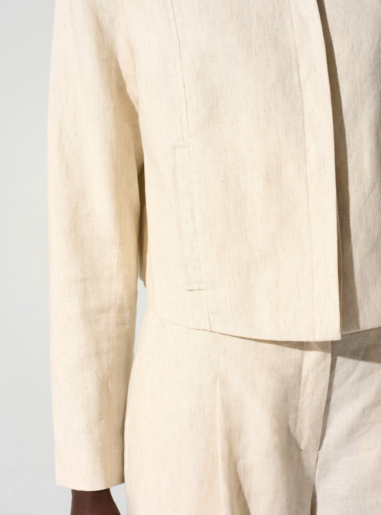 Short button-down jacket