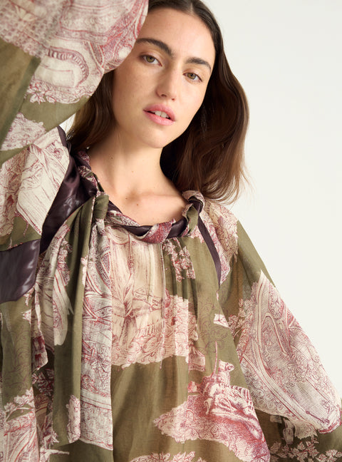 Contrasting blouse