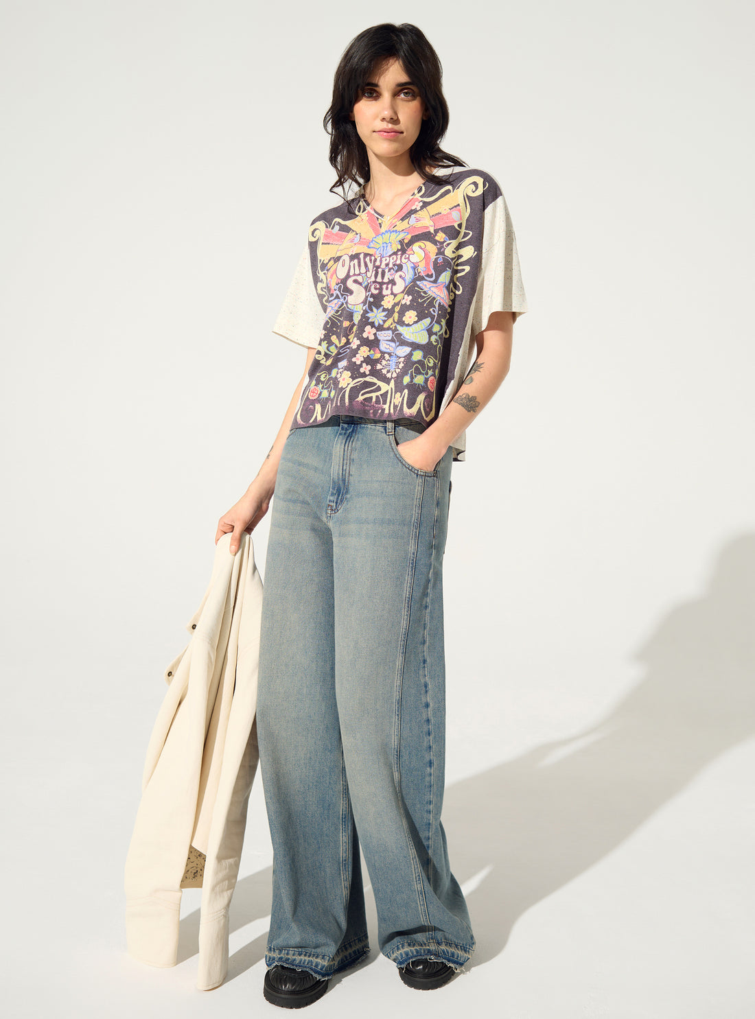 White pleated and sublimated T-shirt