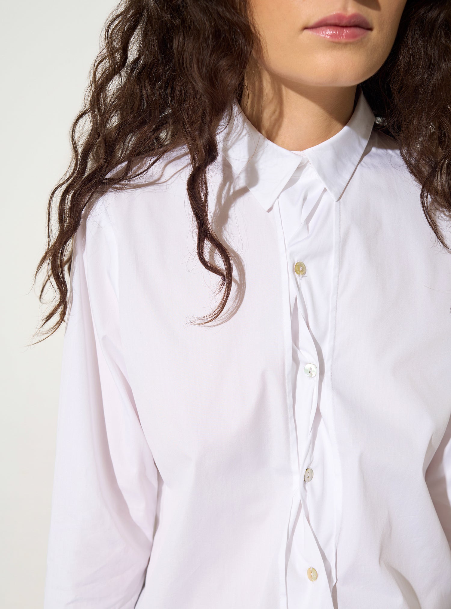 Chemise droite en coton blanche