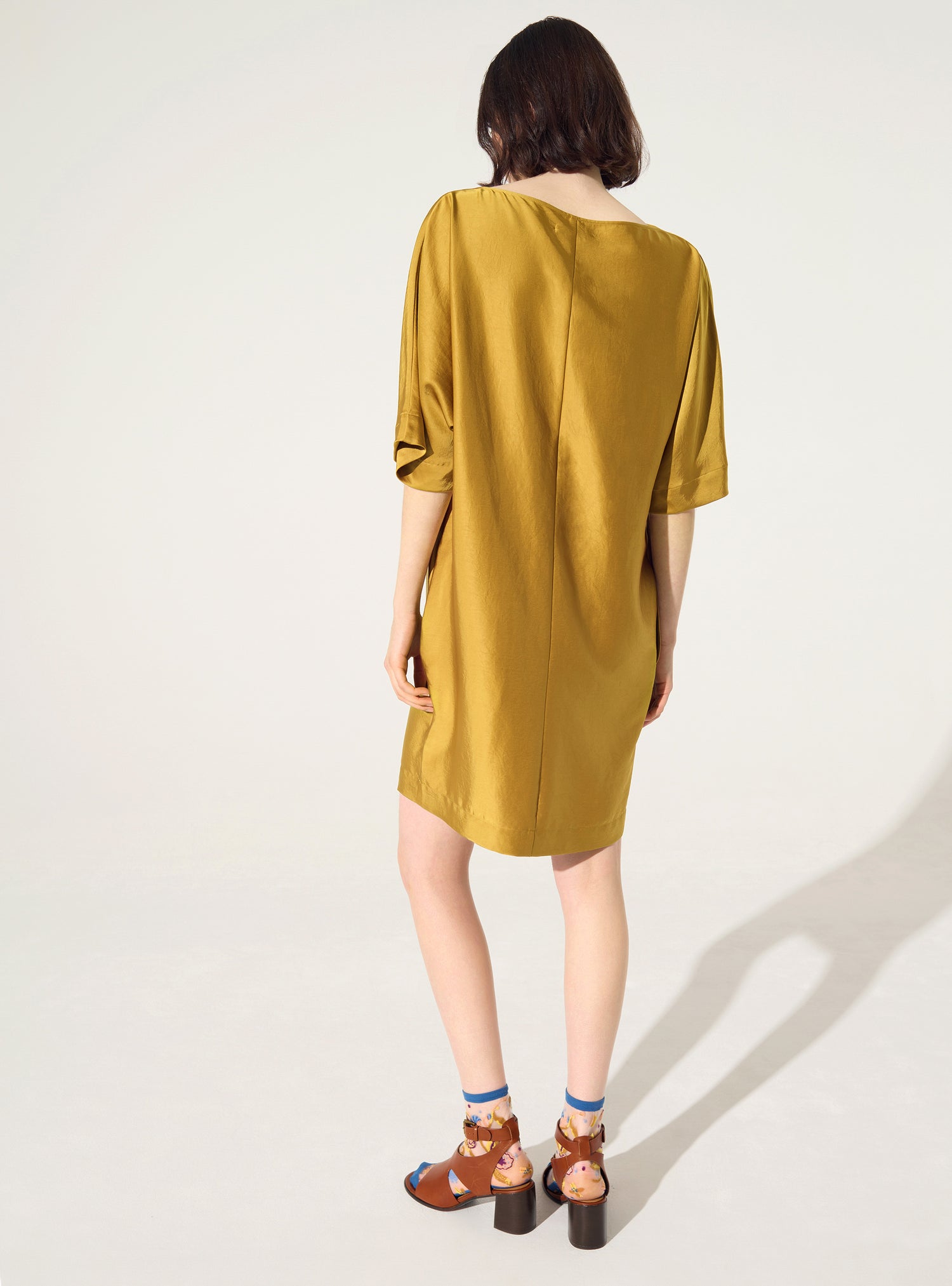 Loose yellow dress