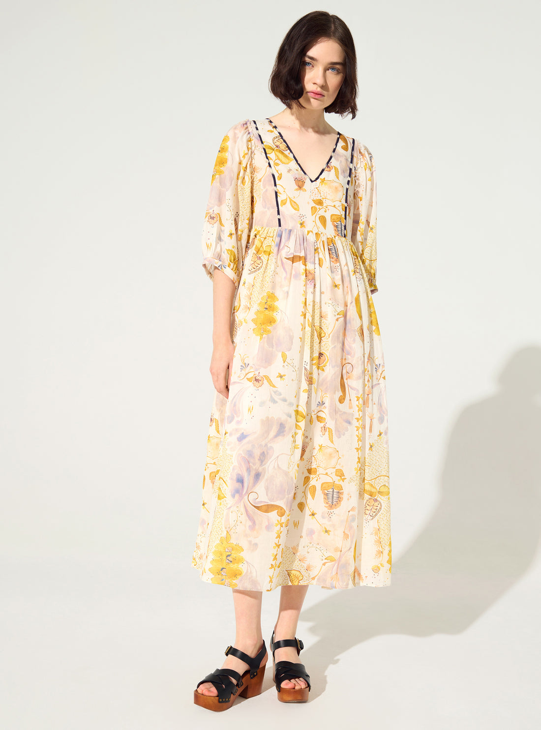 Loose-fitting printed dress in white cotton