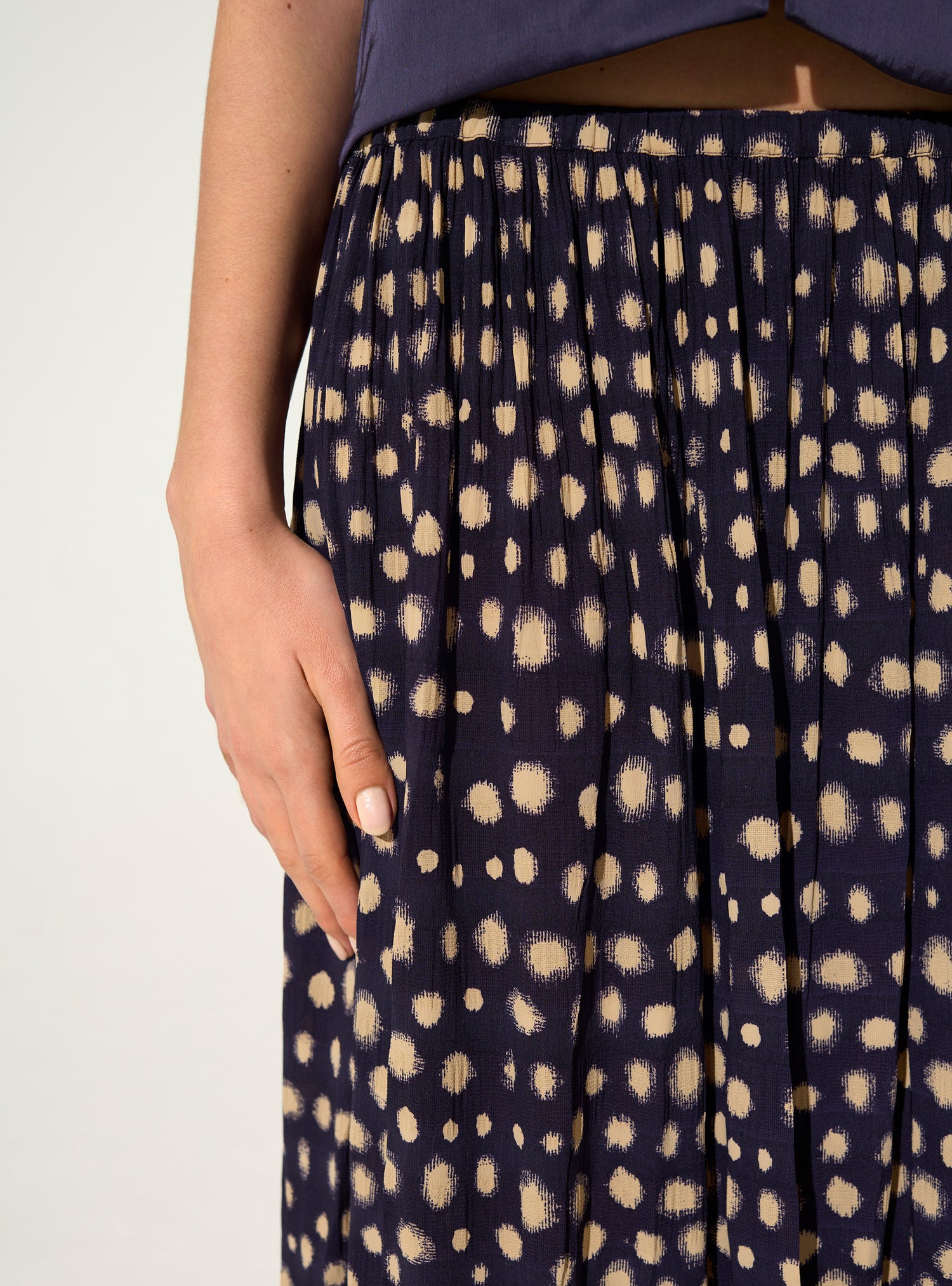 Jupe midi plissée imprimé maison violette