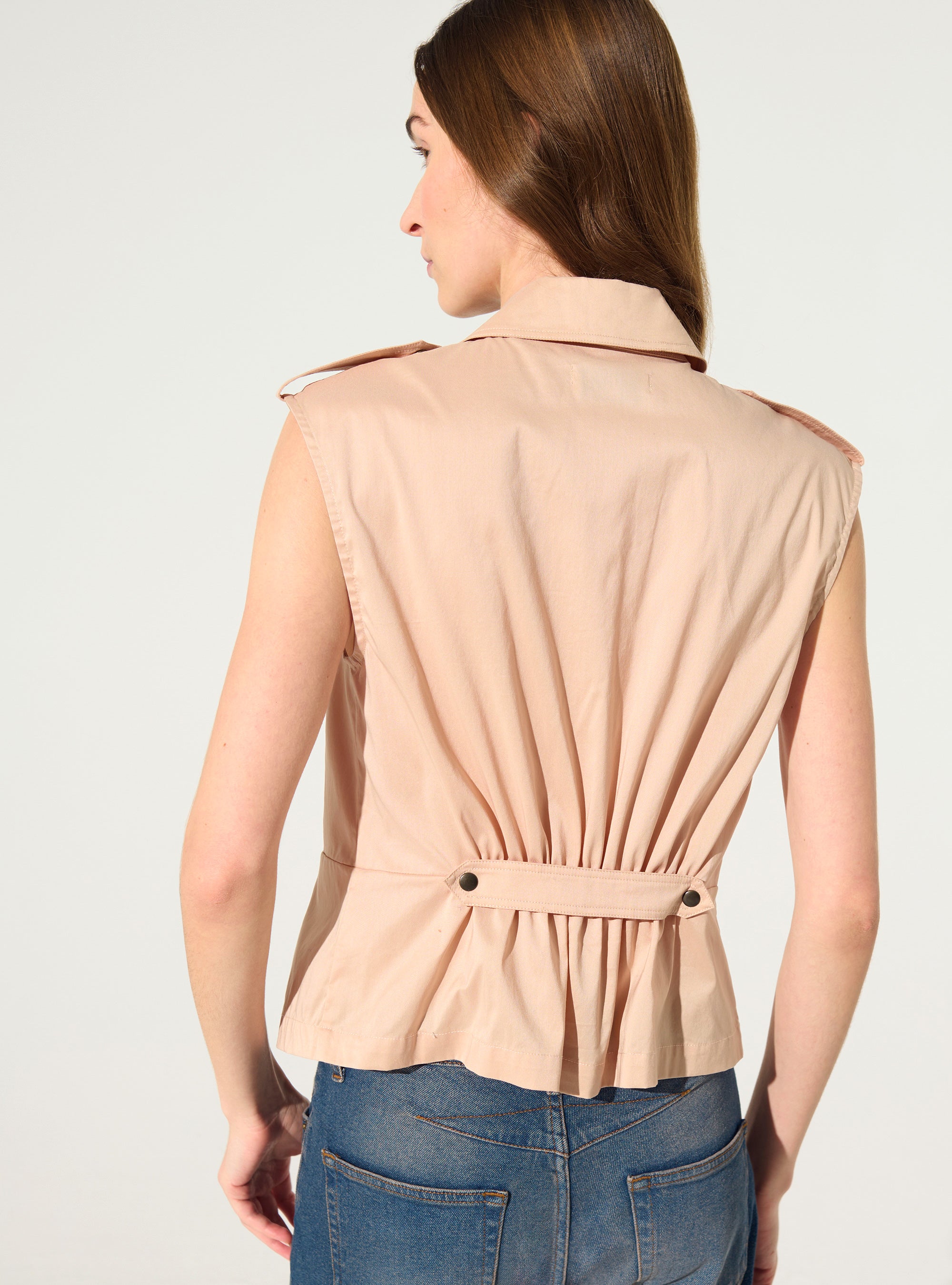 Chemise ajustée plissée en coton nude