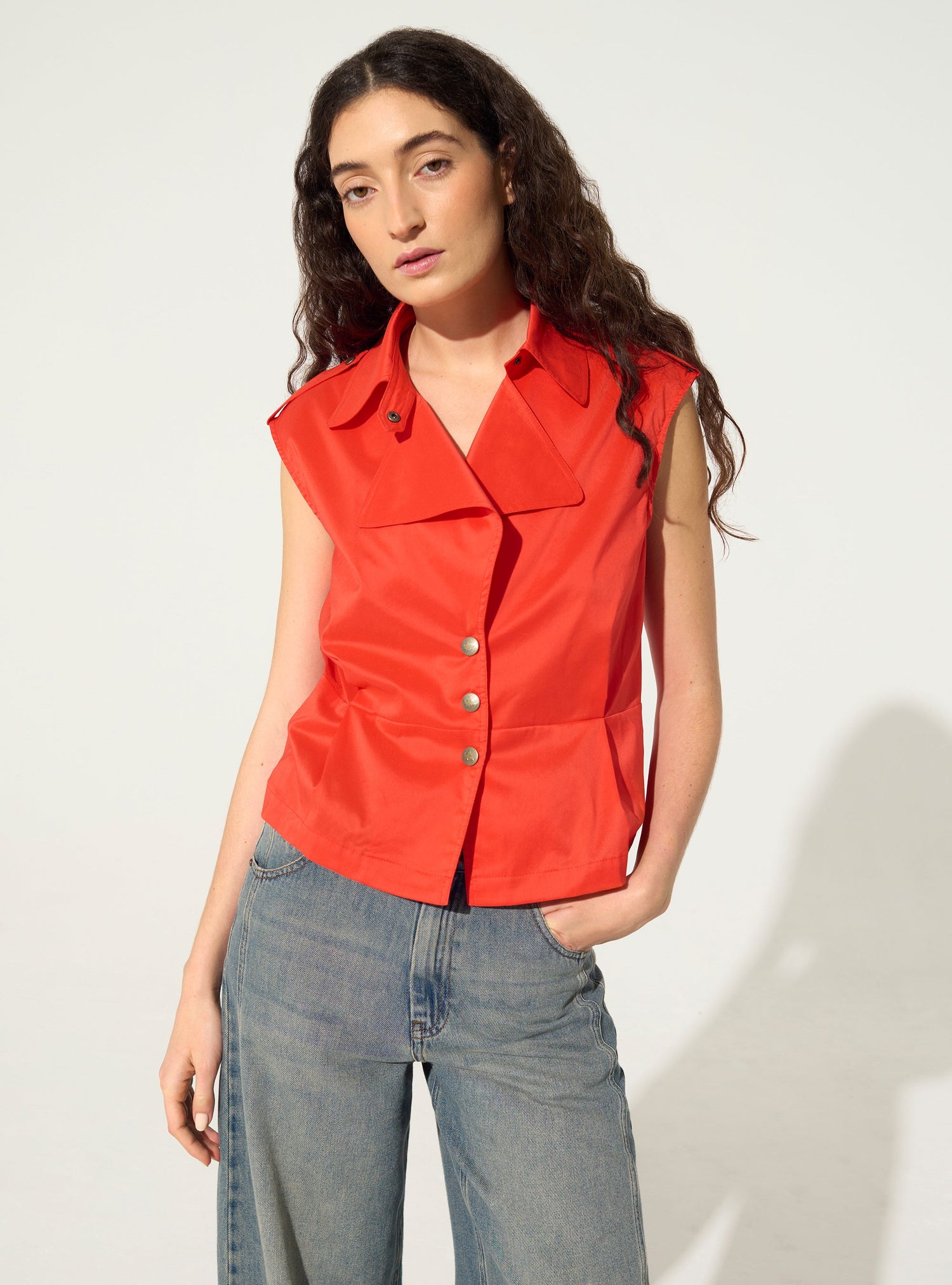 Red pleated fitted cotton shirt