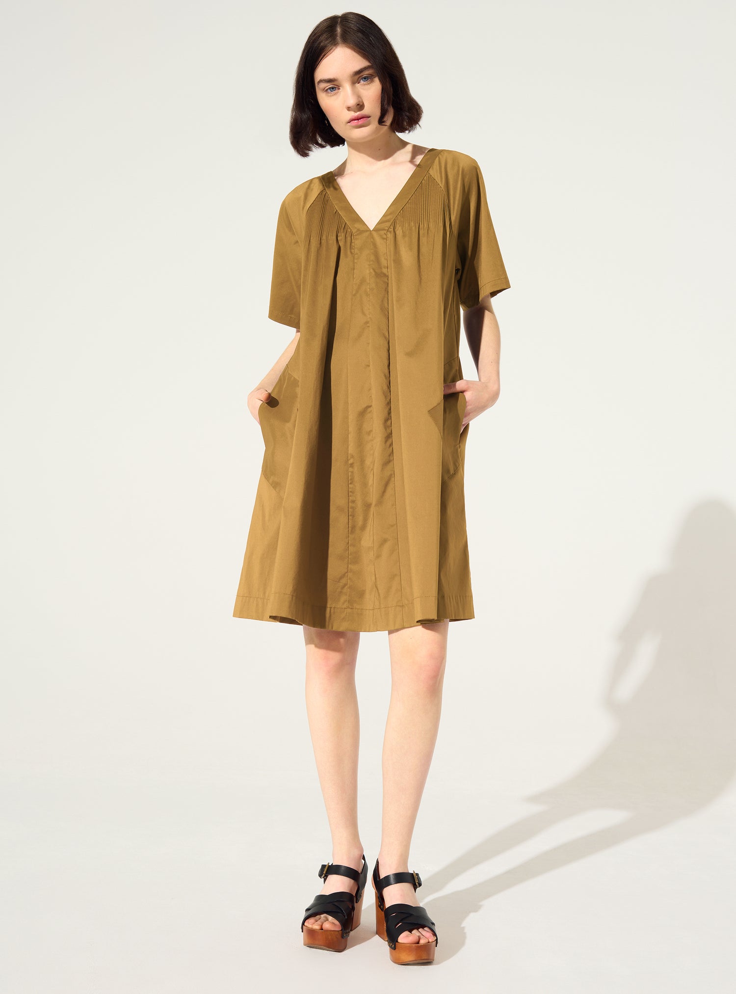 Loose-fitting pleated brown cotton dress