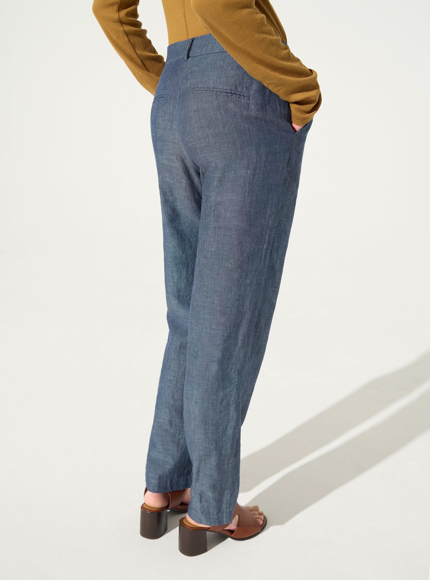 Pantalon droit en lin et coton bleu
