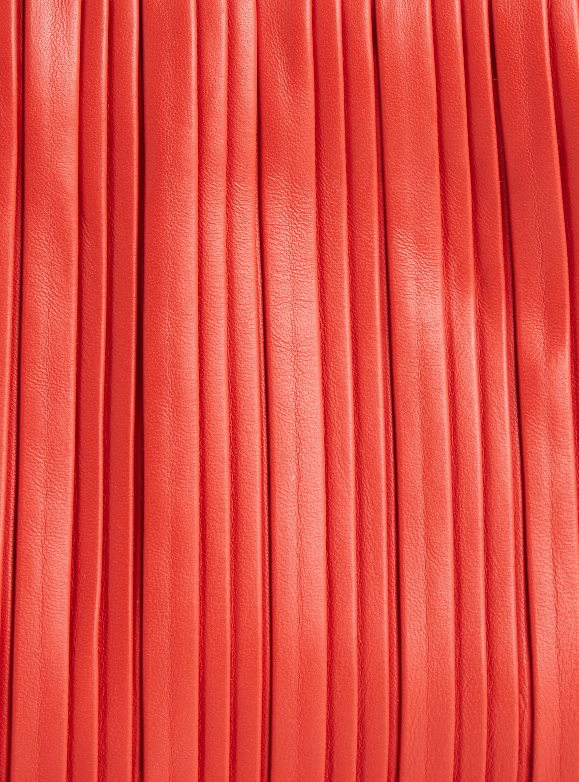 Sac plissé en cuir rouge