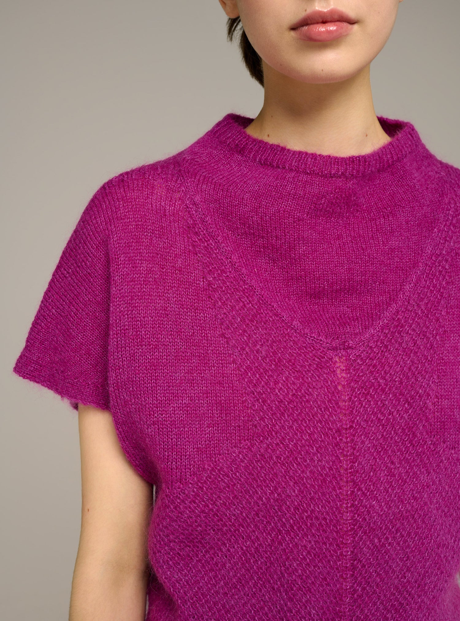 Pull ajusté col rond manches courtes